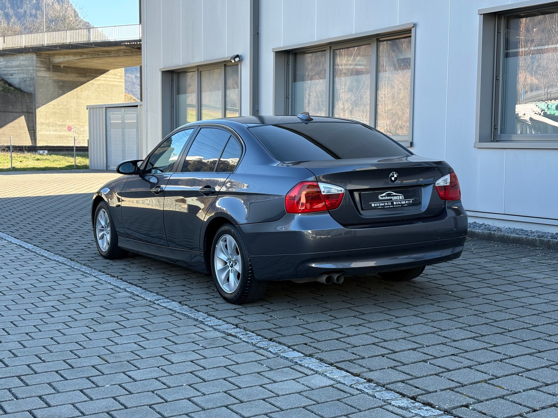 BMW 325xi AUTOMAT-image-6