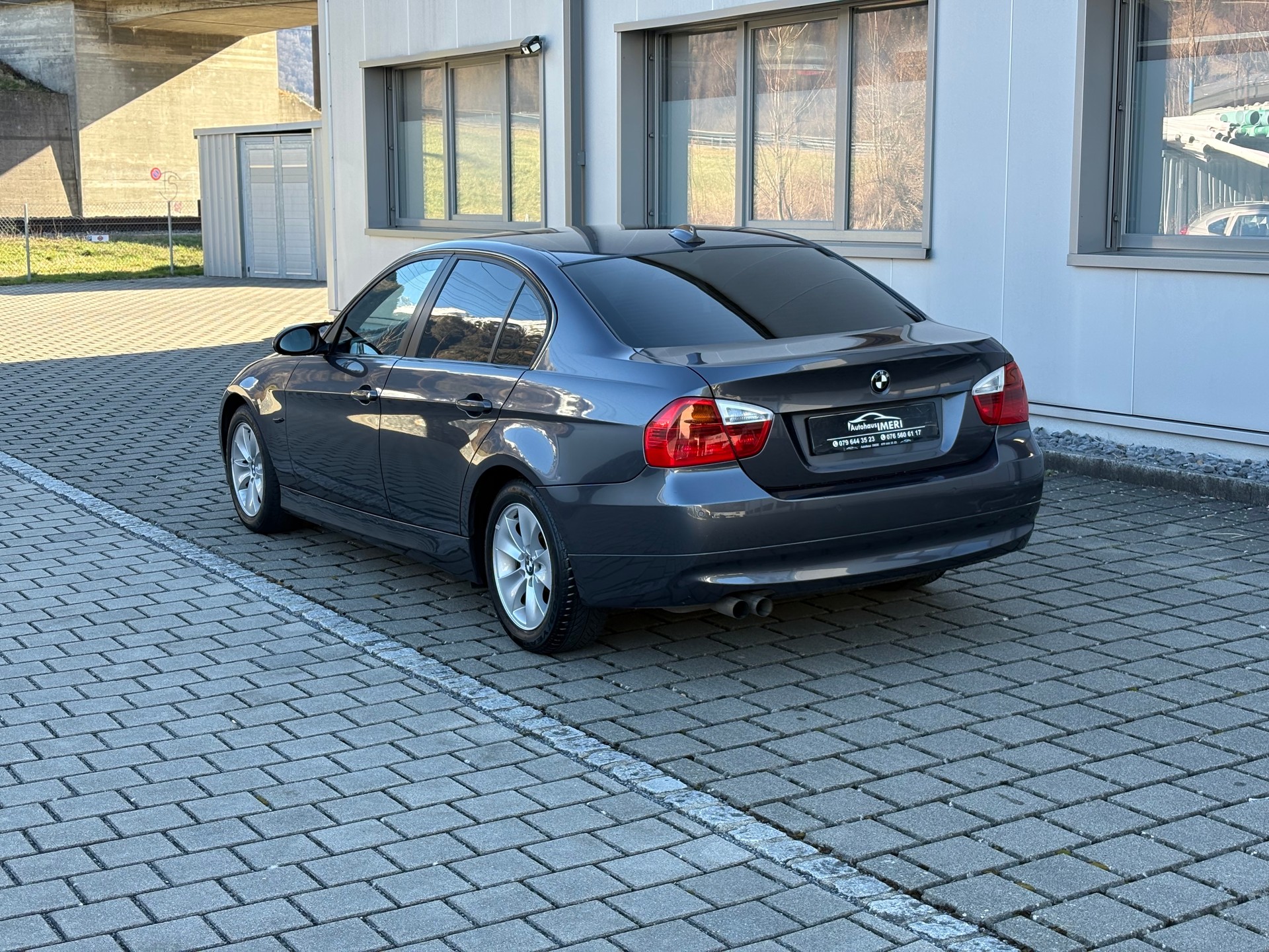 BMW 325xi AUTOMAT-image-5