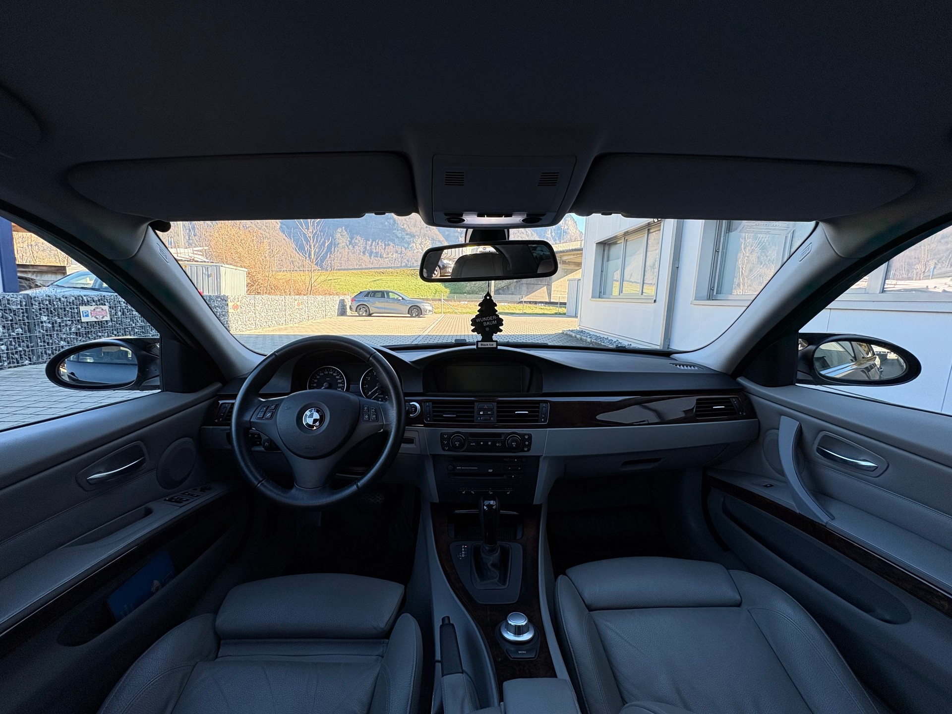 BMW 325xi AUTOMAT-image-11