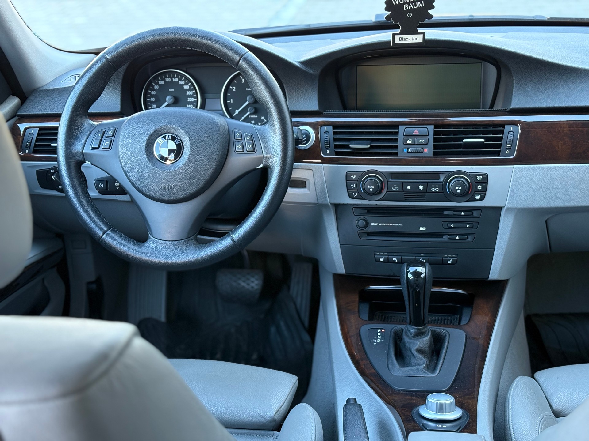 BMW 325xi AUTOMAT-image-10