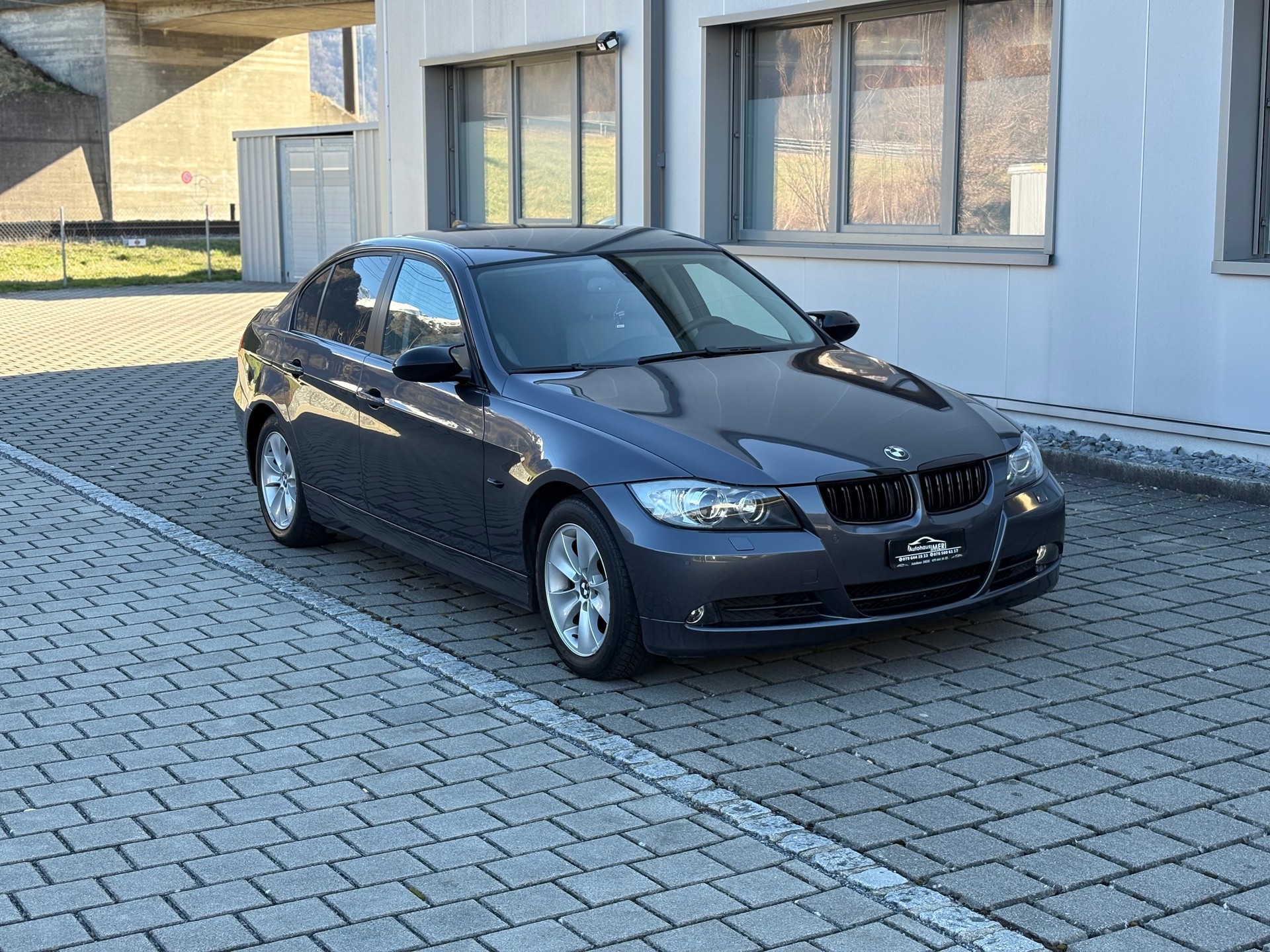 BMW 325xi AUTOMAT-image-4
