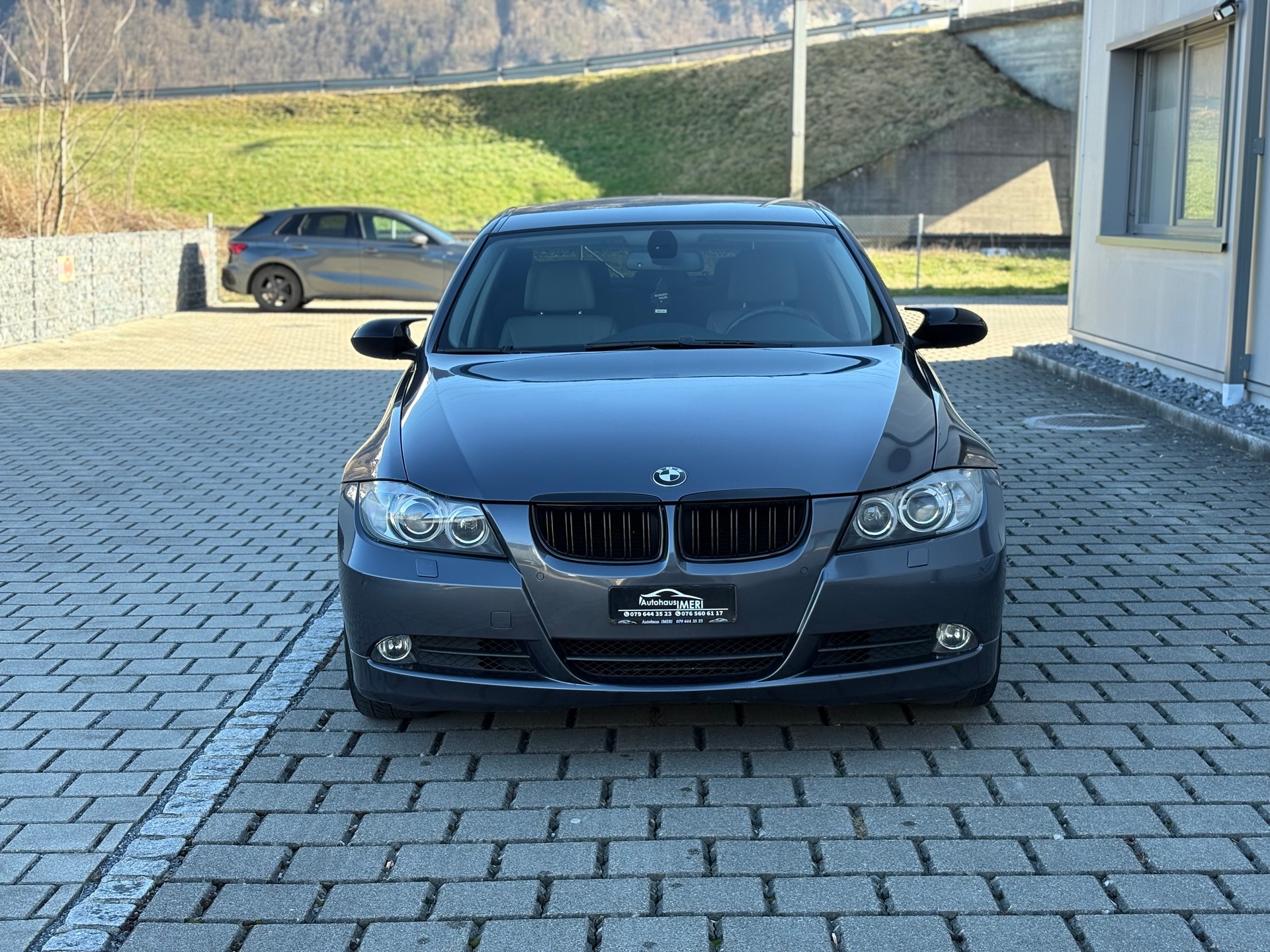 BMW 325xi AUTOMAT-image-2