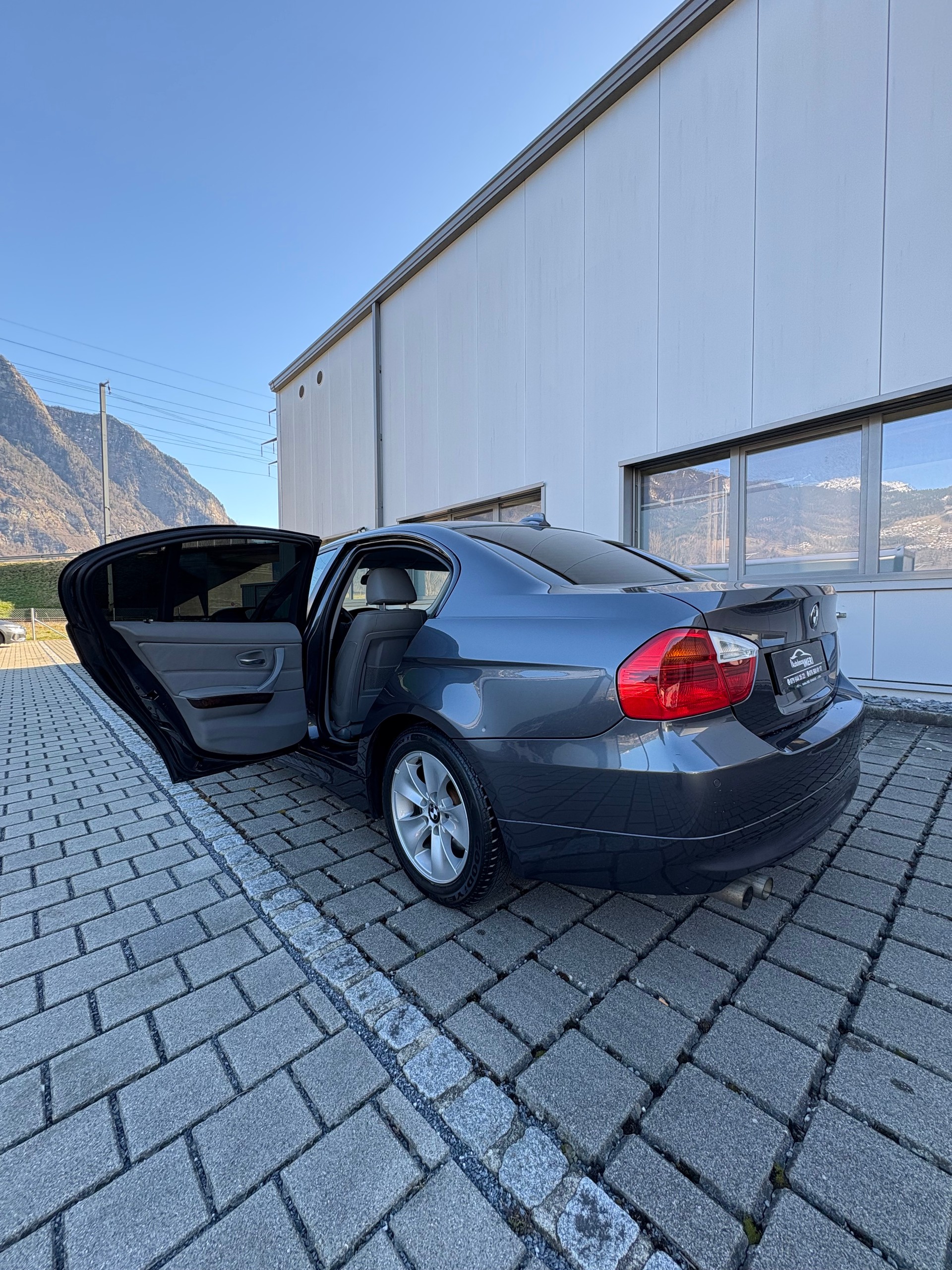 BMW 325xi AUTOMAT-image-12