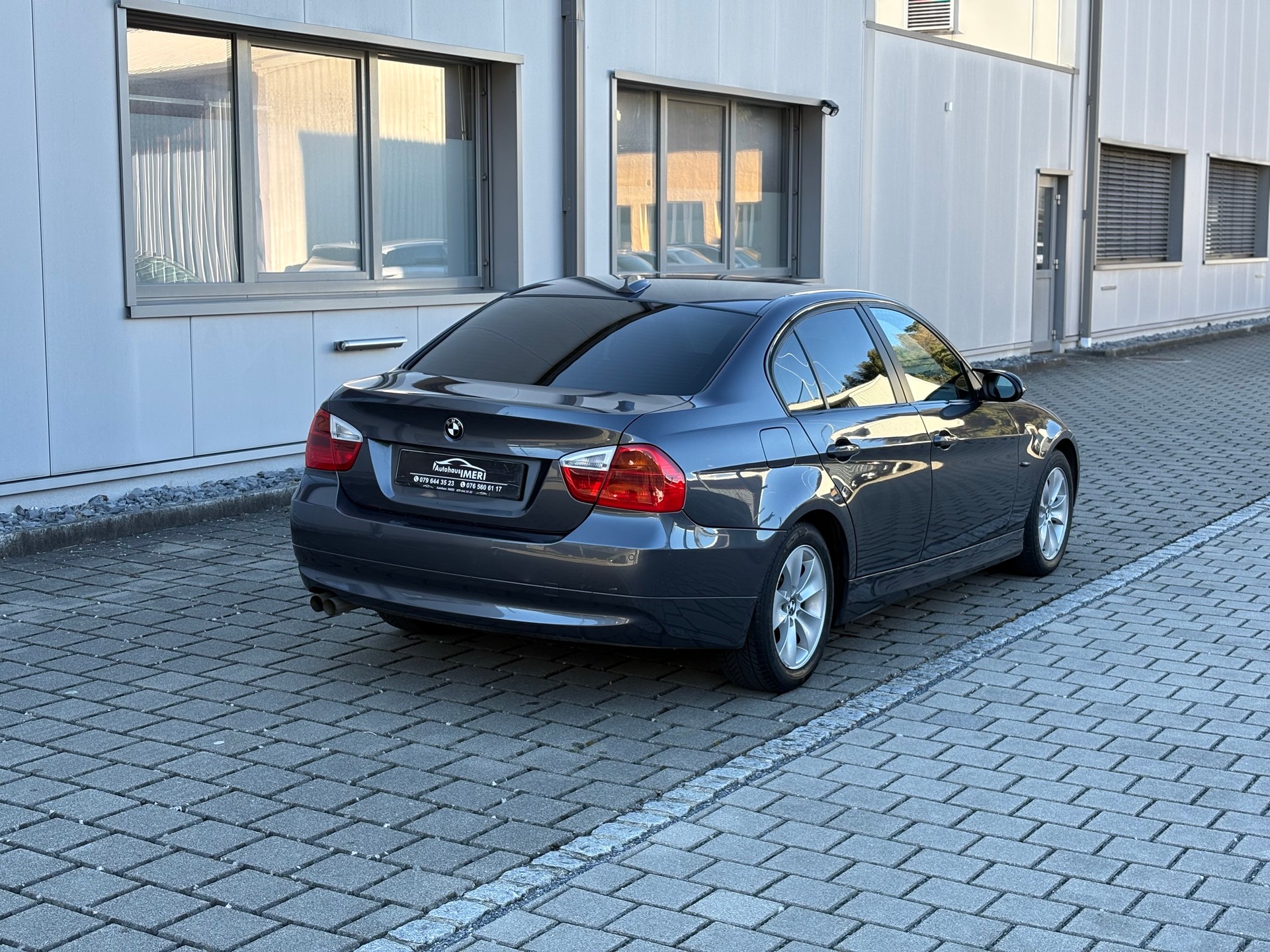 BMW 325xi AUTOMAT-image-8