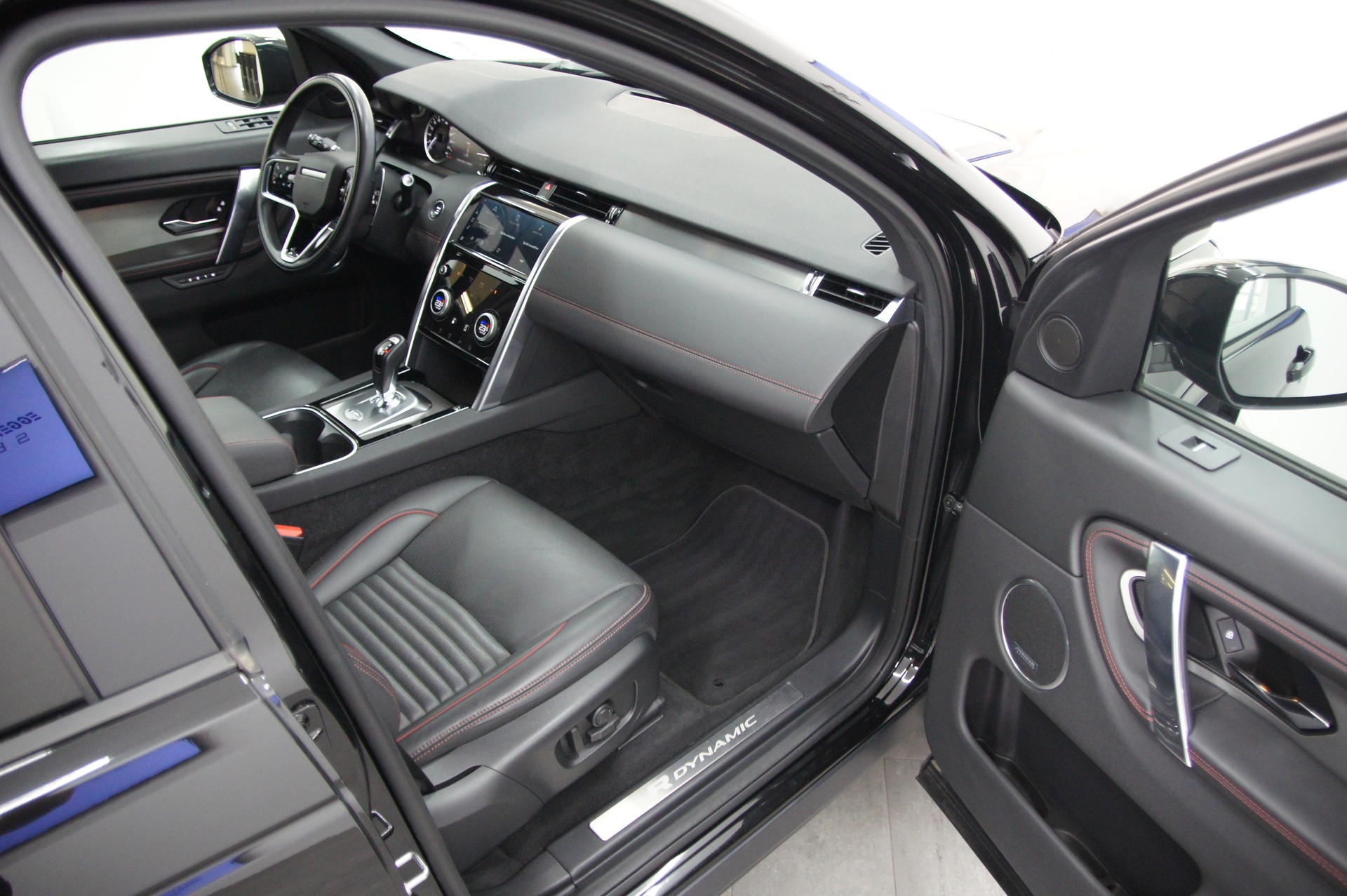LAND ROVER Discovery Sport D200 2.0D TD4 MHEV HSE AT9-image-12