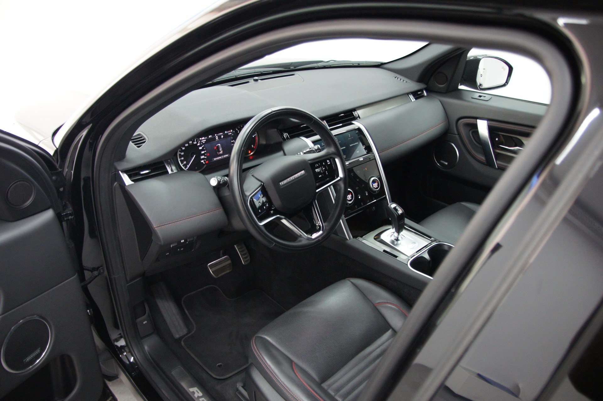 LAND ROVER Discovery Sport D200 2.0D TD4 MHEV HSE AT9-image-7