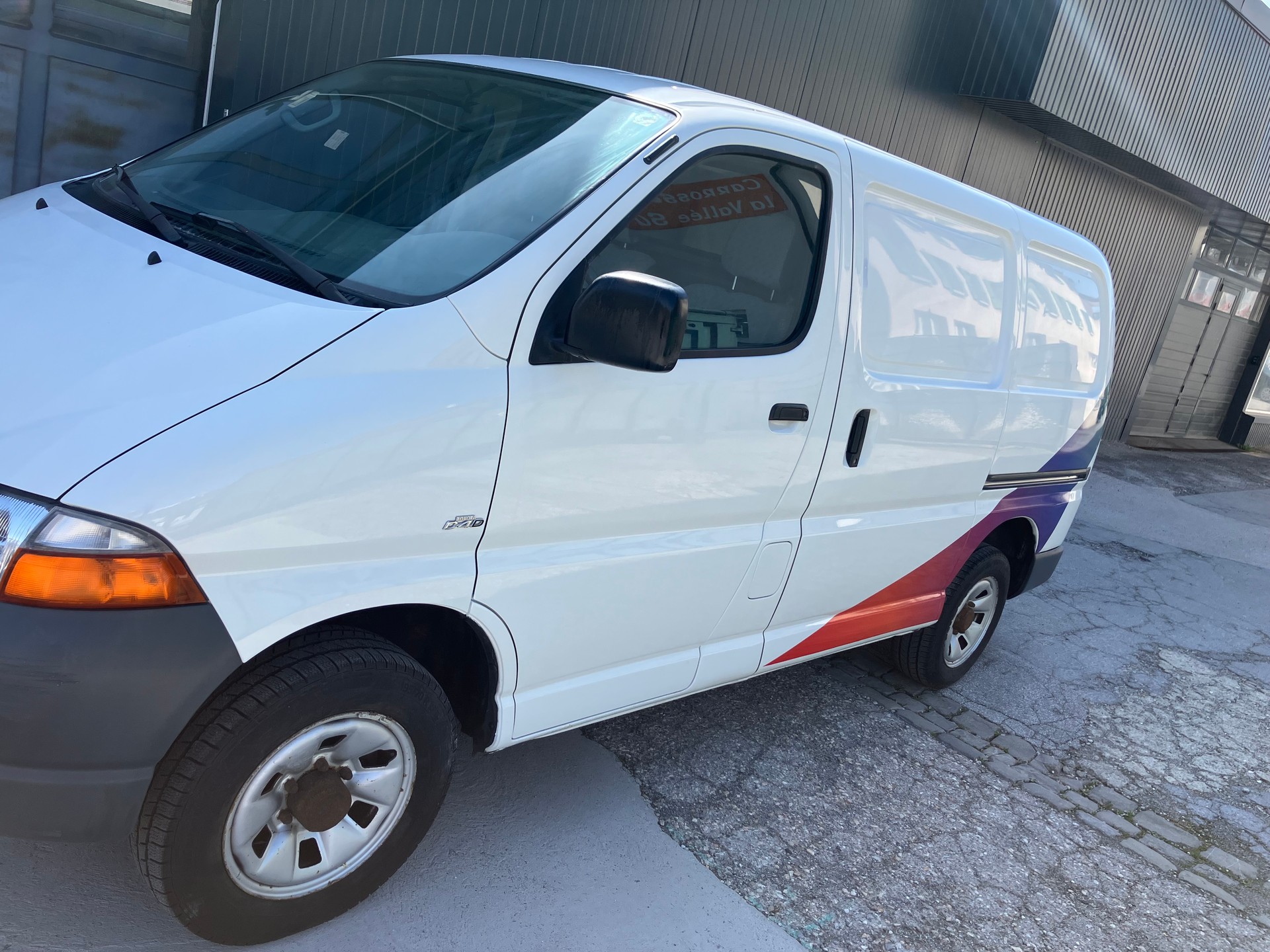 TOYOTA Hiace D-4D LWB 4WD Van-image-3