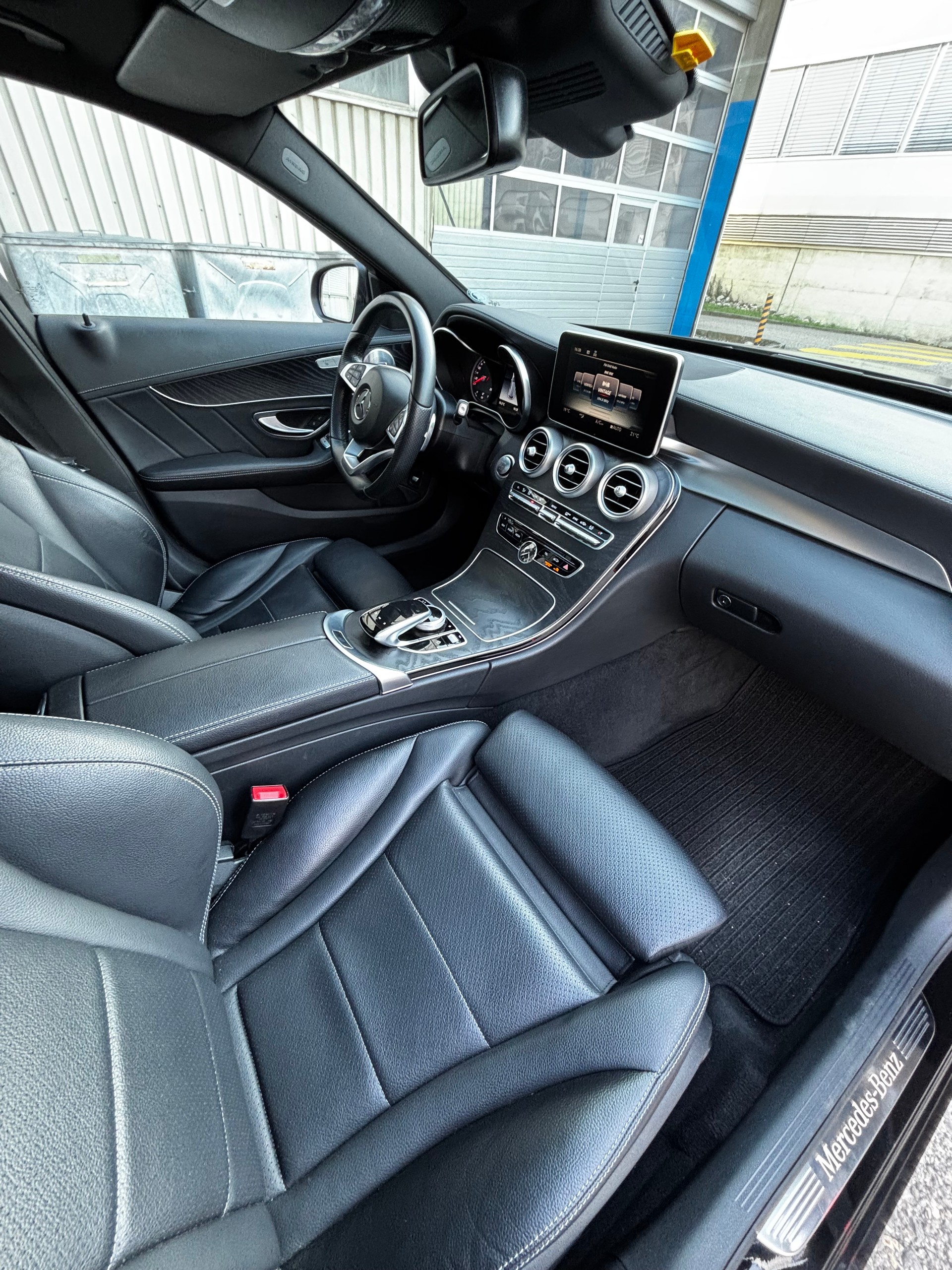 MERCEDES-BENZ C 250 d Swiss Star Exclusive 4Matic 9G-Tronic-image-12