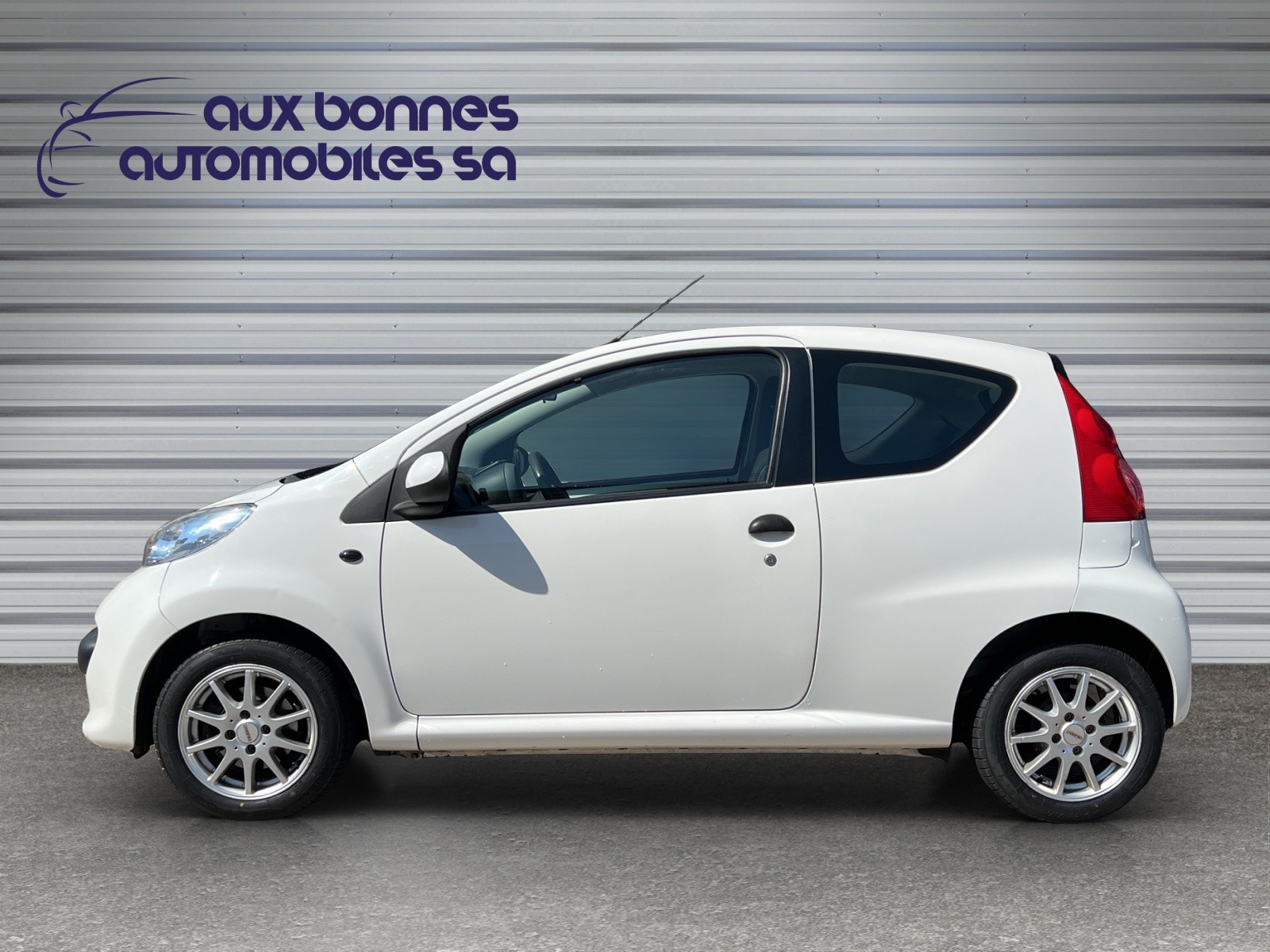 PEUGEOT 107 1.0 Trendy-image-5