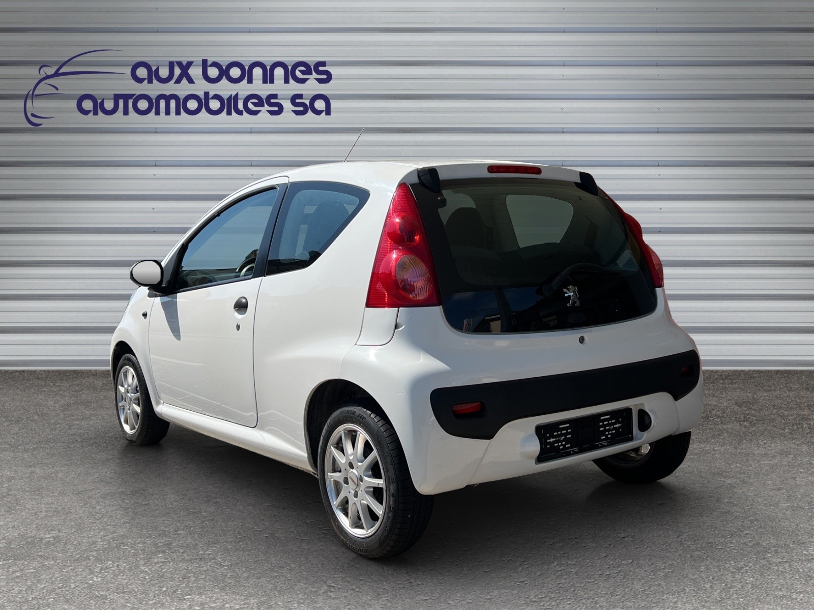 PEUGEOT 107 1.0 Trendy-image-1