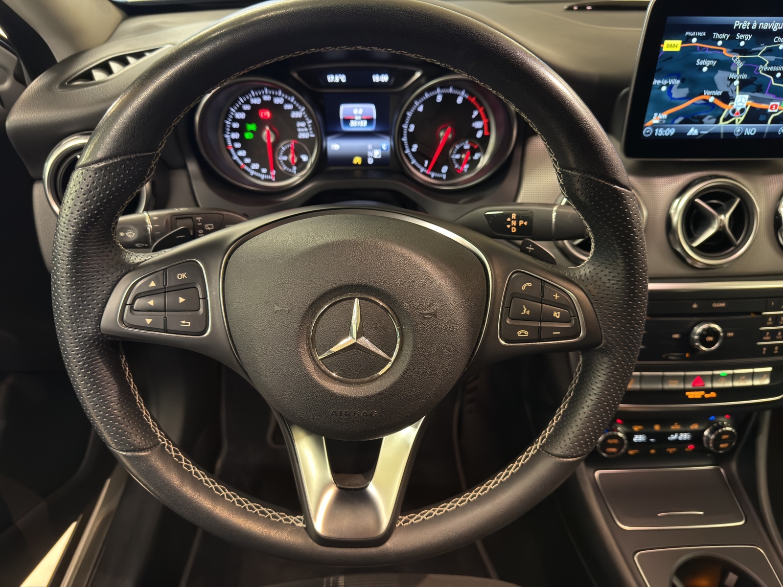 MERCEDES-BENZ GLA 200 Night Star-image-6