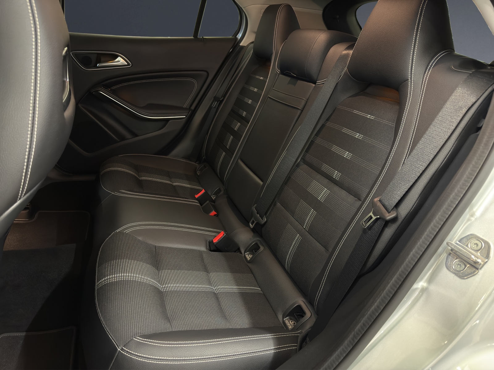 MERCEDES-BENZ GLA 200 Night Star-image-14