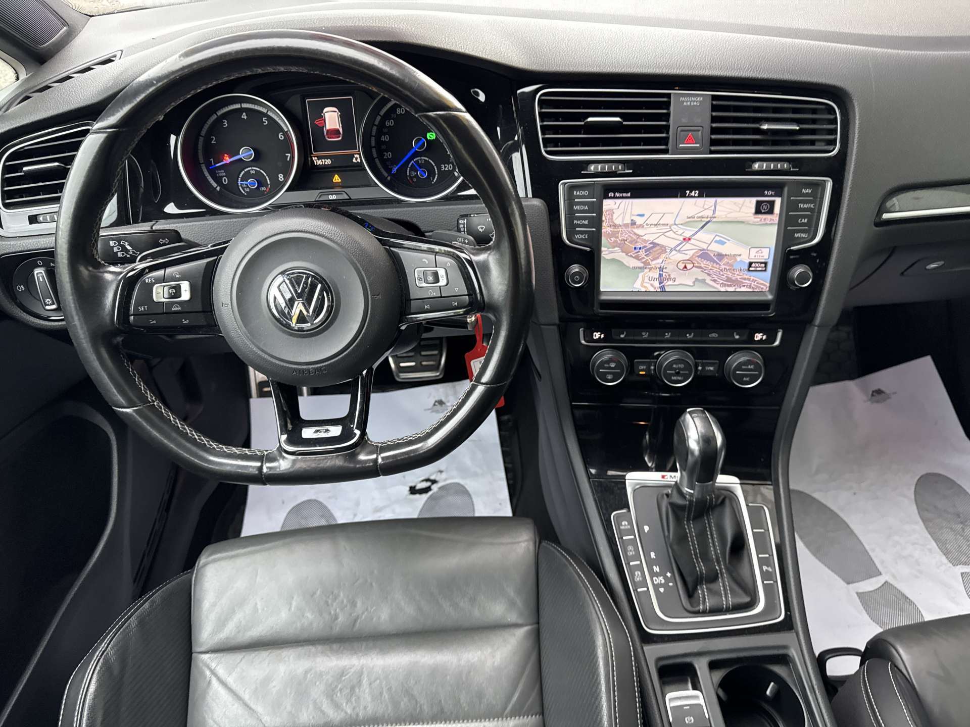 VW Golf Variant 2.0 TSi R 4Motion 301PS DSG-Automat-image-12