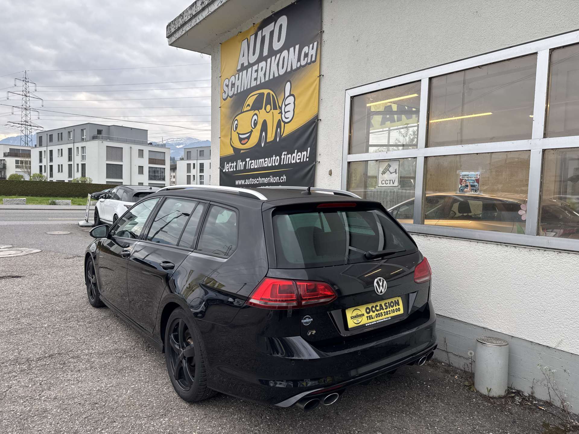 VW Golf Variant 2.0 TSi R 4Motion 301PS DSG-Automat-image-2