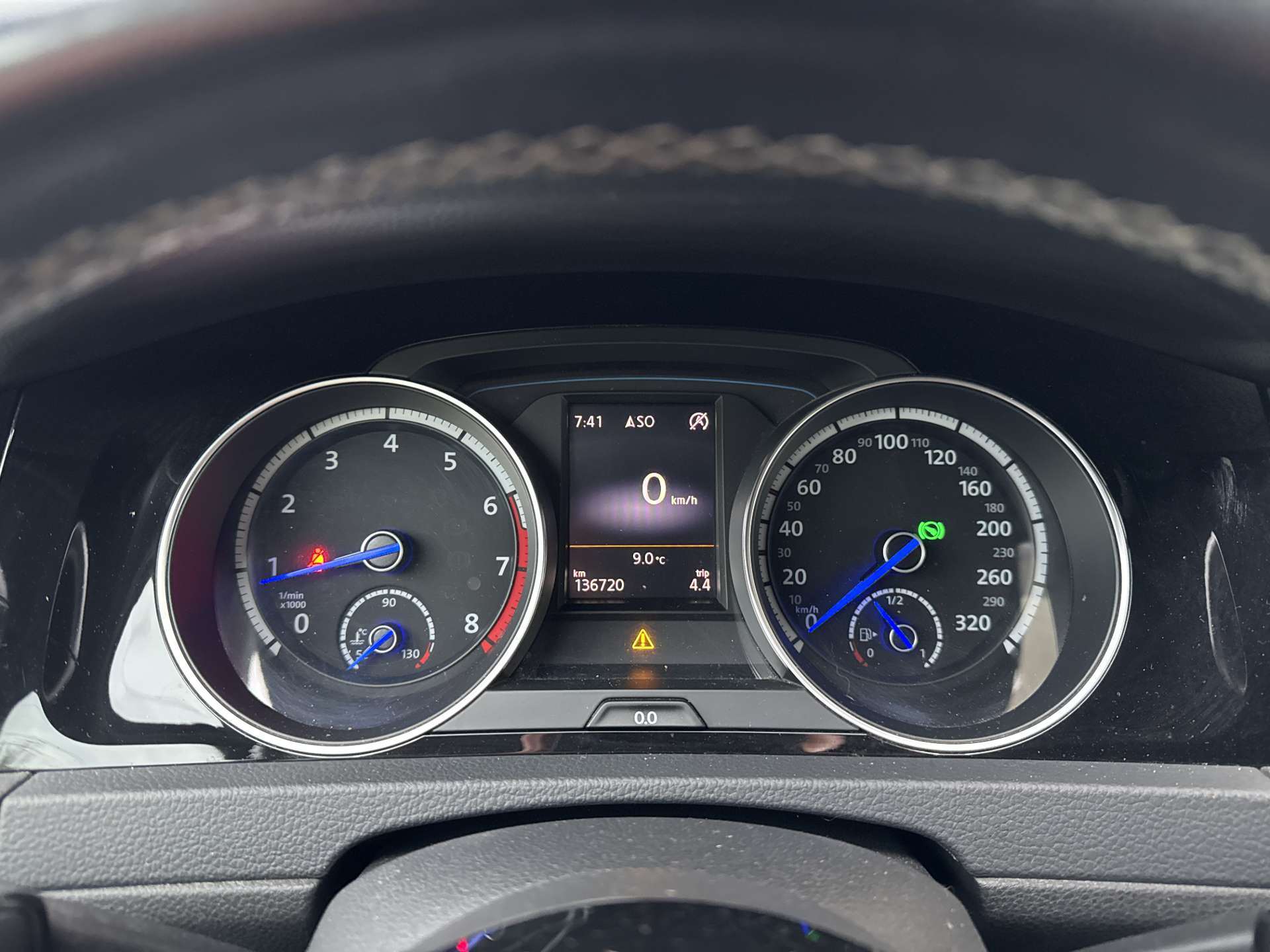 VW Golf Variant 2.0 TSi R 4Motion 301PS DSG-Automat-image-11