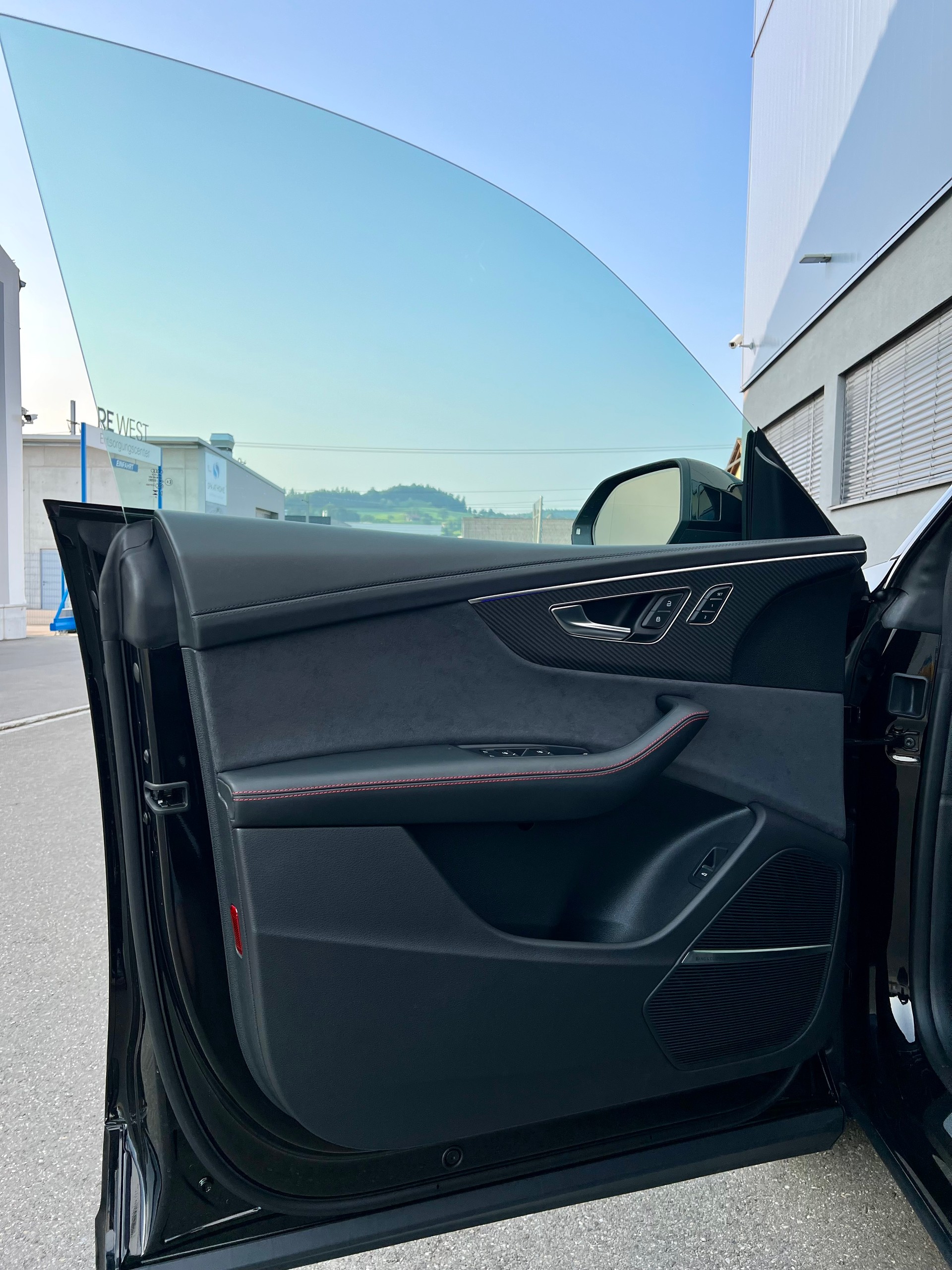 AUDI RSQ8 quattro tiptronic-image-8