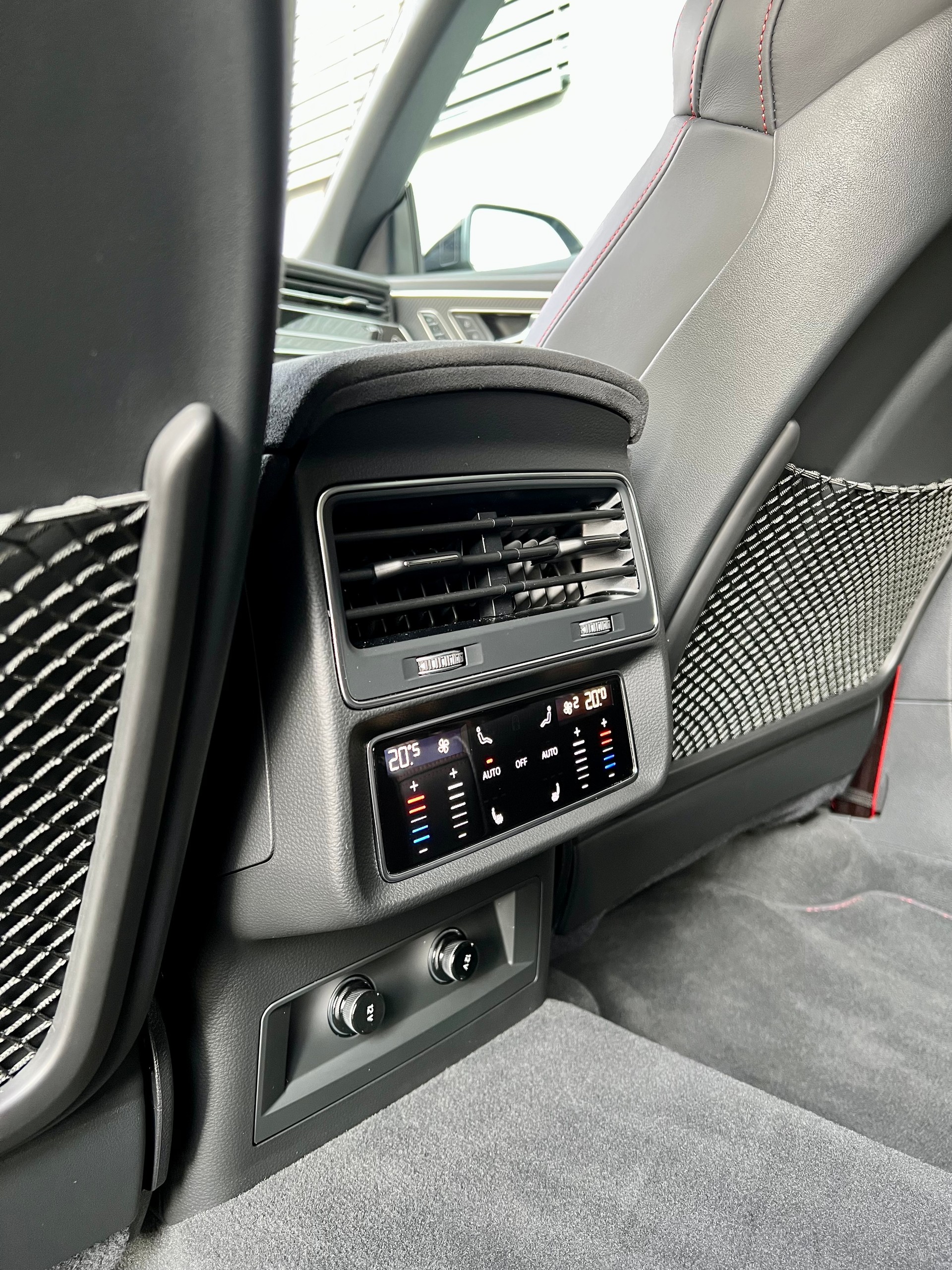 AUDI RSQ8 quattro tiptronic-image-18