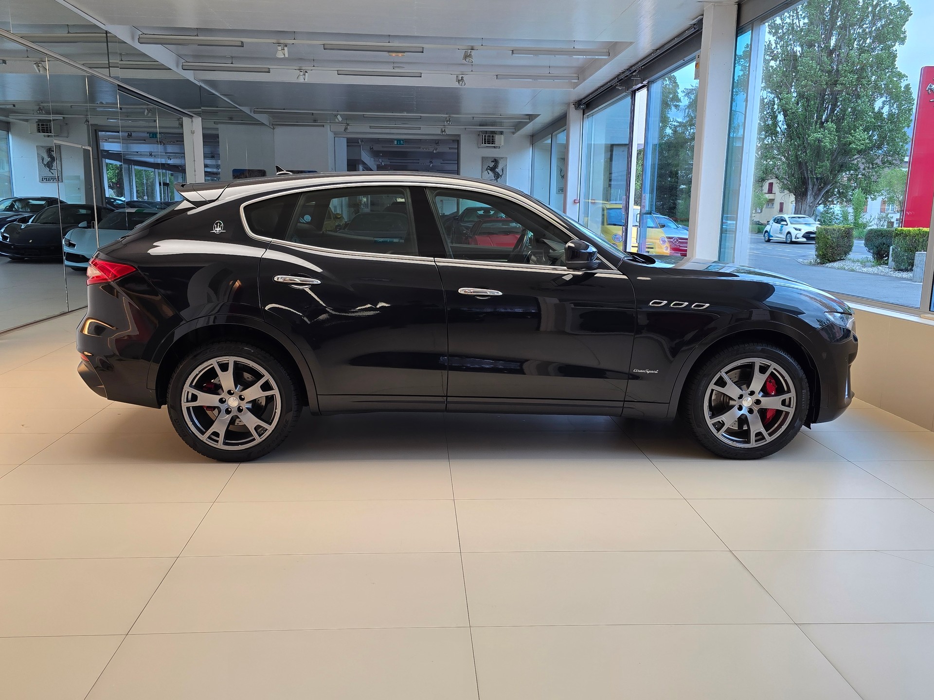 MASERATI Levante S 3.0V6 GranSport Automatica-image-3