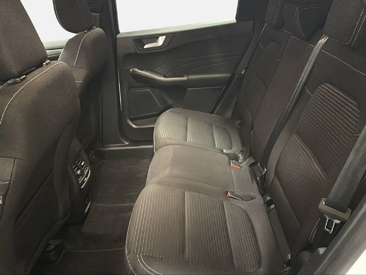 FORD Kuga 2.5 Plug-in Hybrid Titanium-image-10