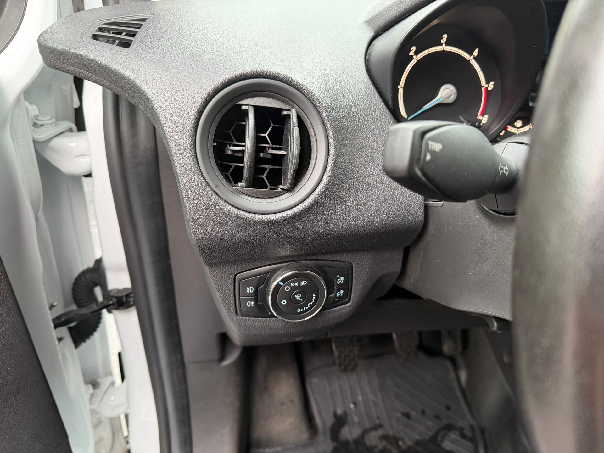 FORD Transit Courier Van 1.5 TDCi Trend-image-11