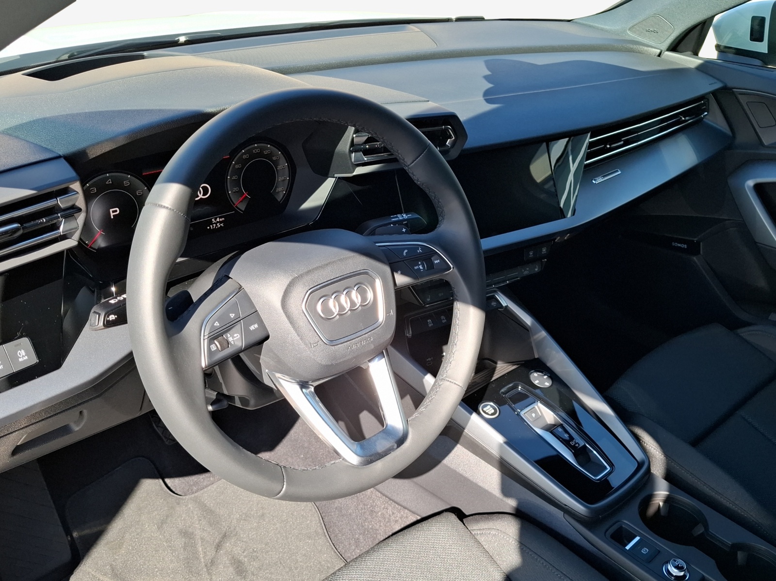 AUDI A3 Sportback TFSI 110 kW S line Attraction S tronic-image-15