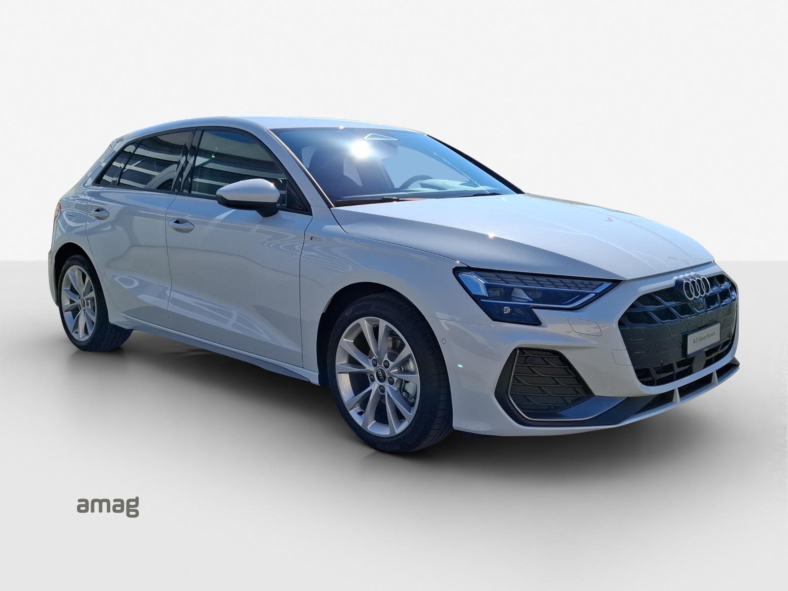 AUDI A3 Sportback TFSI 110 kW S line Attraction S tronic-image-5