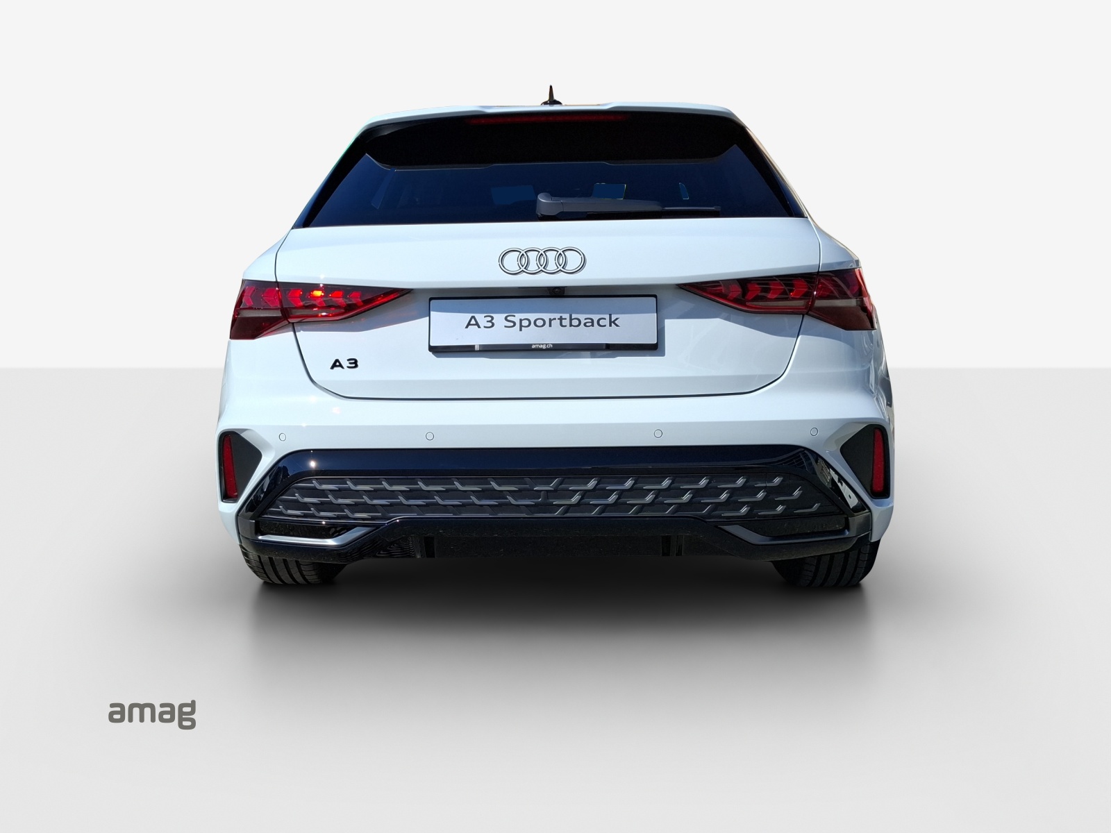 AUDI A3 Sportback TFSI 110 kW S line Attraction S tronic-image-3