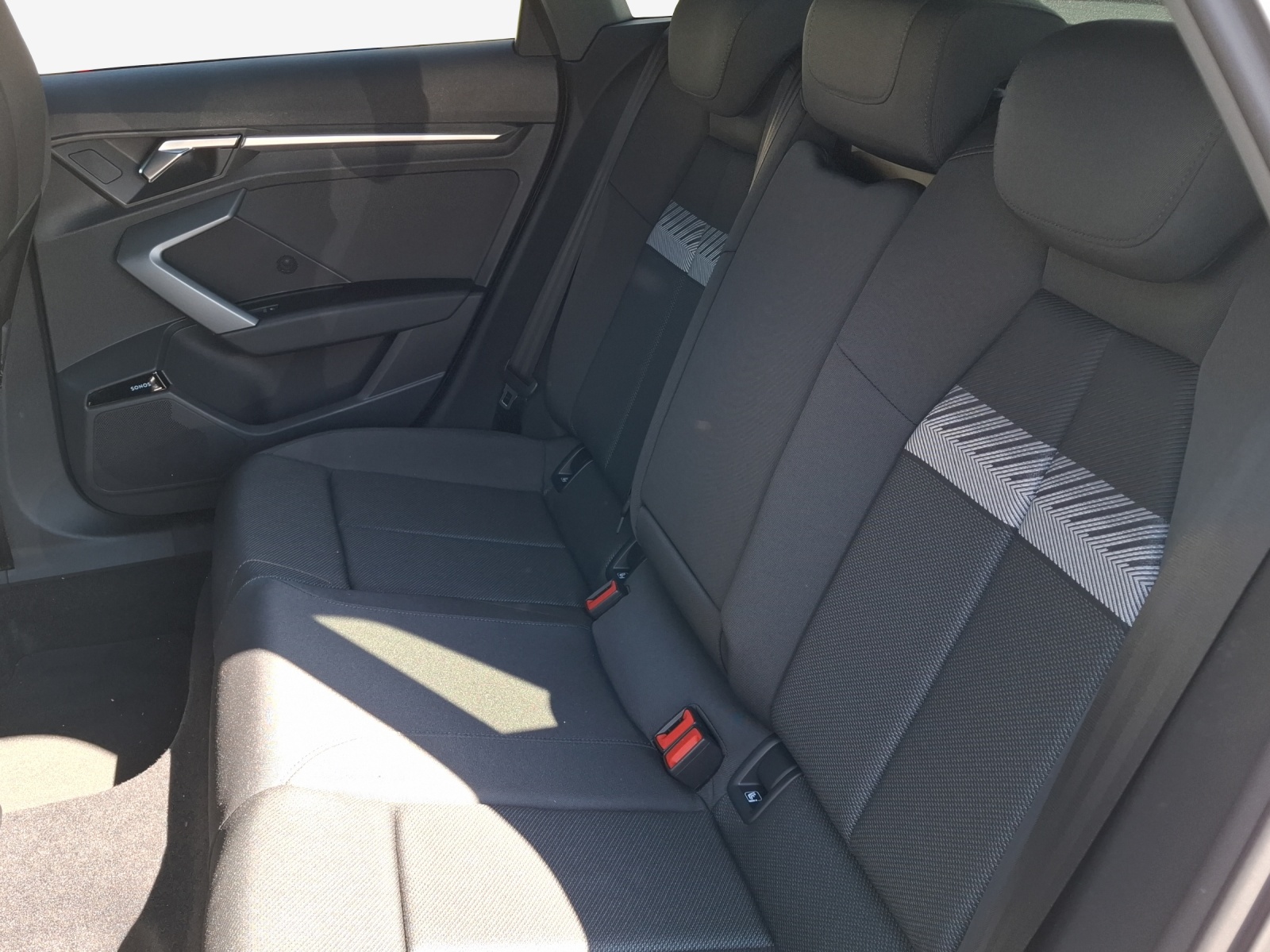 AUDI A3 Sportback TFSI 110 kW S line Attraction S tronic-image-11