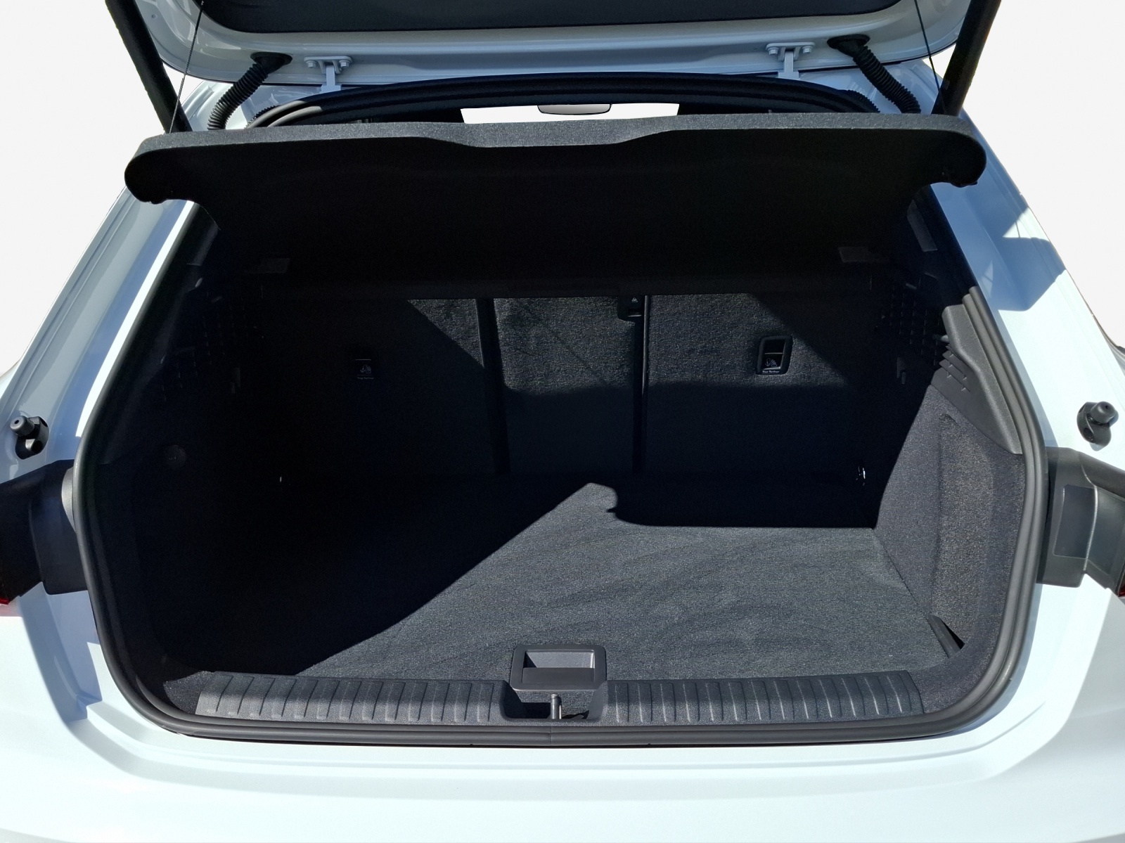 AUDI A3 Sportback TFSI 110 kW S line Attraction S tronic-image-12