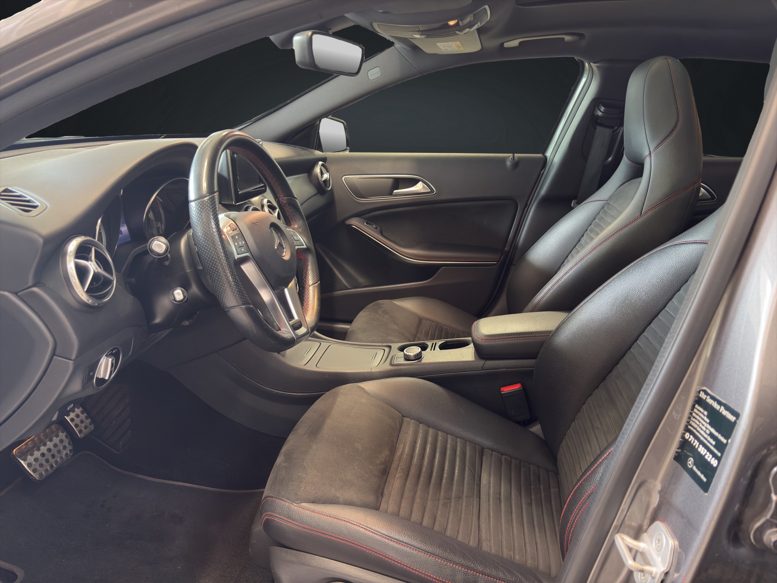 MERCEDES-BENZ GLA 250 AMG Line 4Matic 7G-DCT-image-11