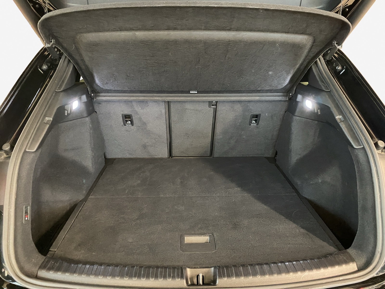 AUDI Q4 e-tron 50 quattro-image-13