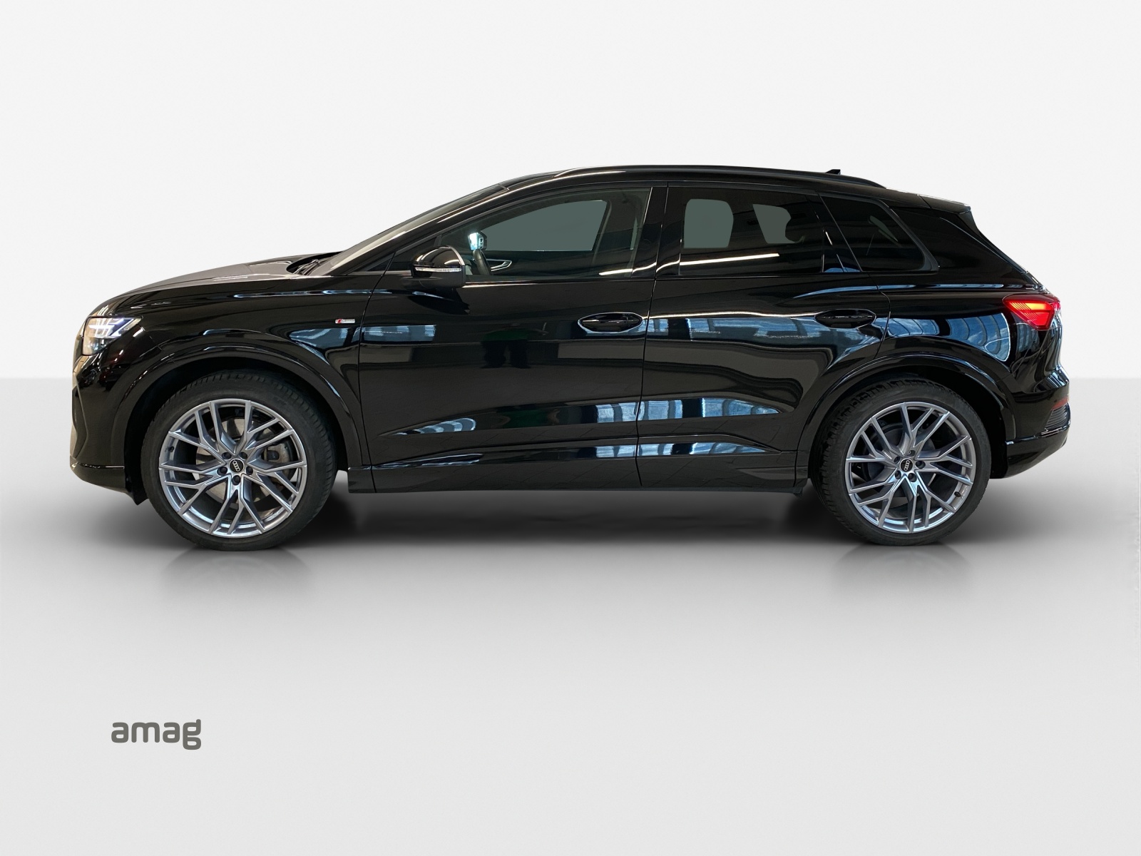 AUDI Q4 e-tron 50 quattro-image-2