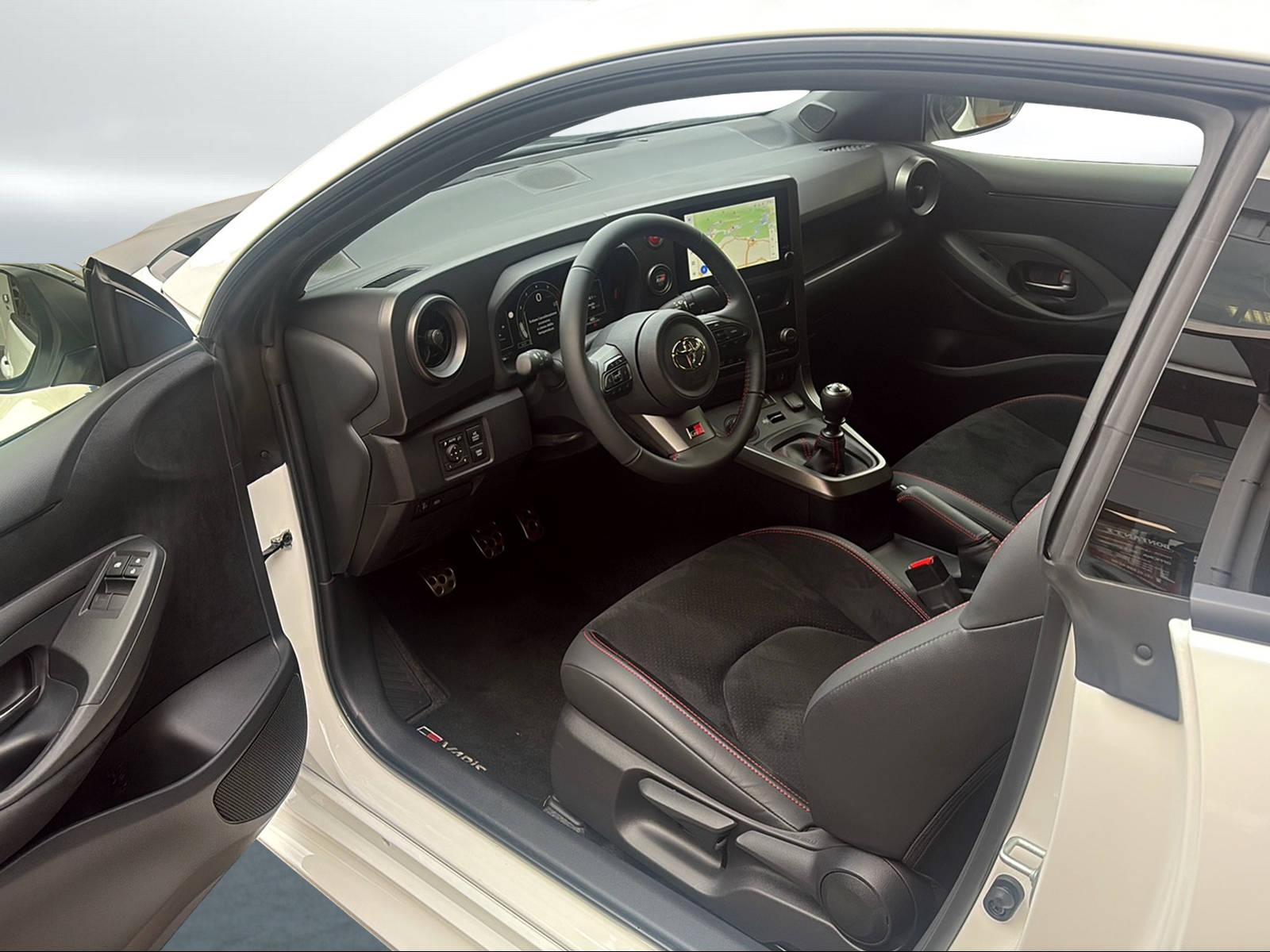 TOYOTA GR Yaris 1.6 Turbo Sport 4x4-image-4