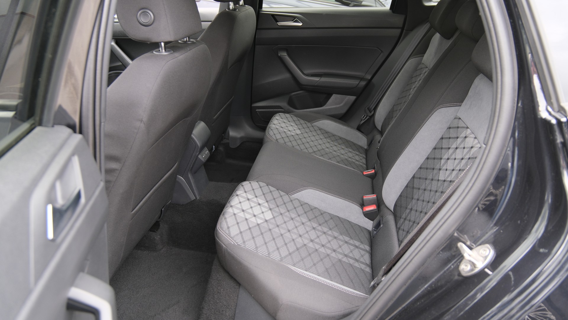 VW Taigo 1.0 TSI R-Line DSG-image-24
