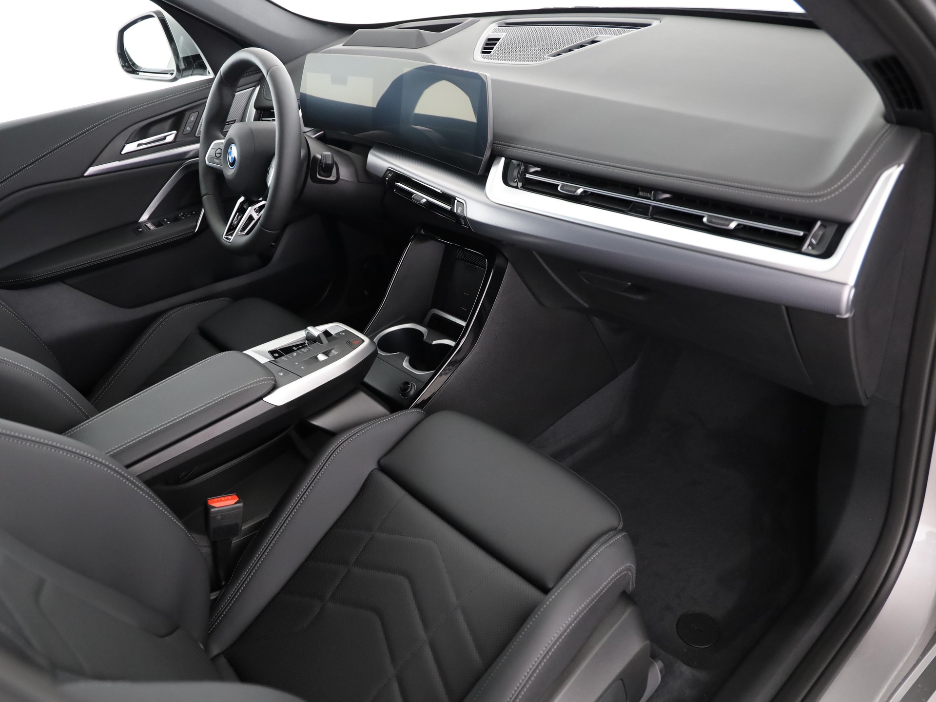 BMW iX1 30 xDrive-image-13