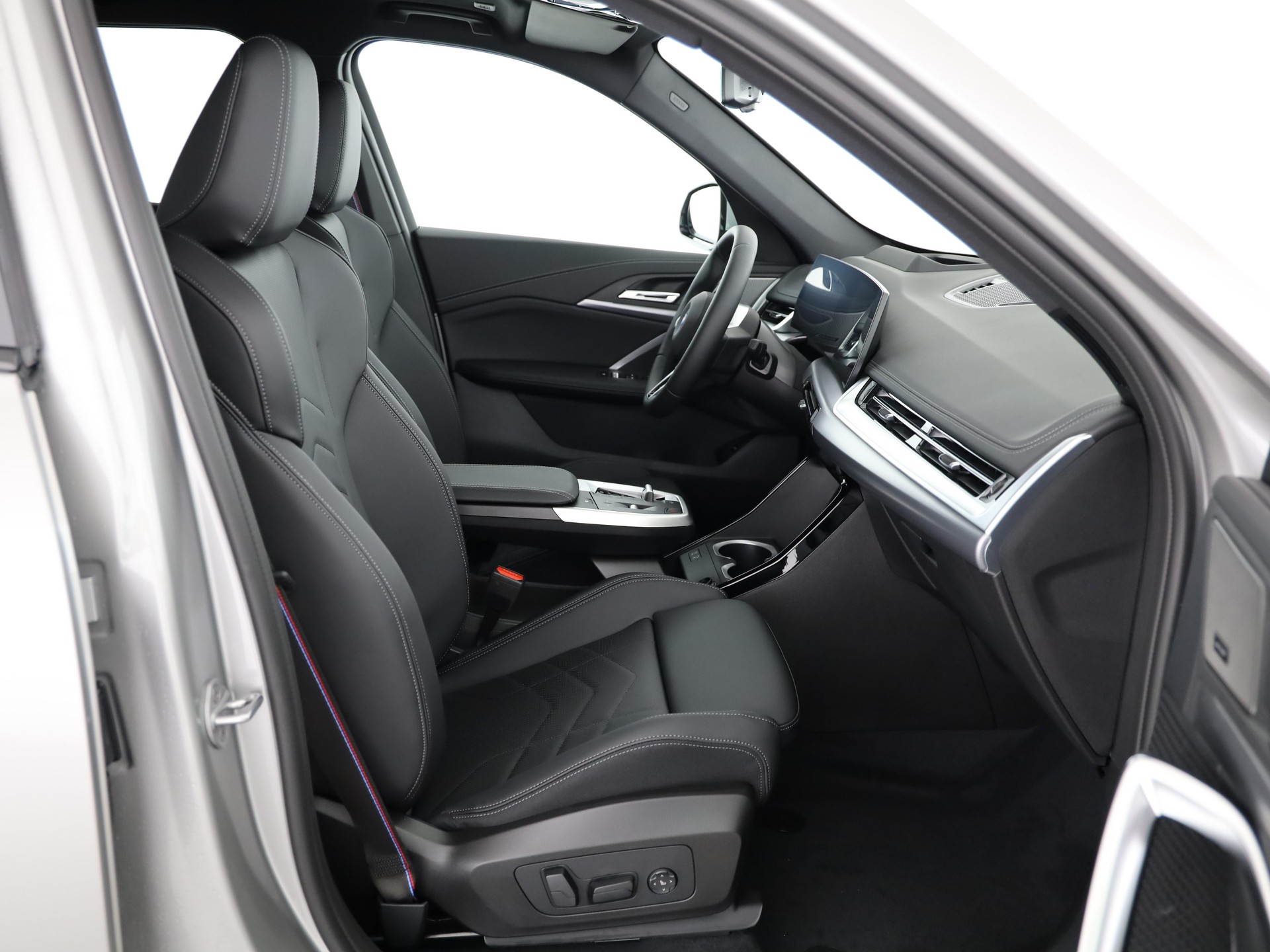 BMW iX1 30 xDrive-image-15