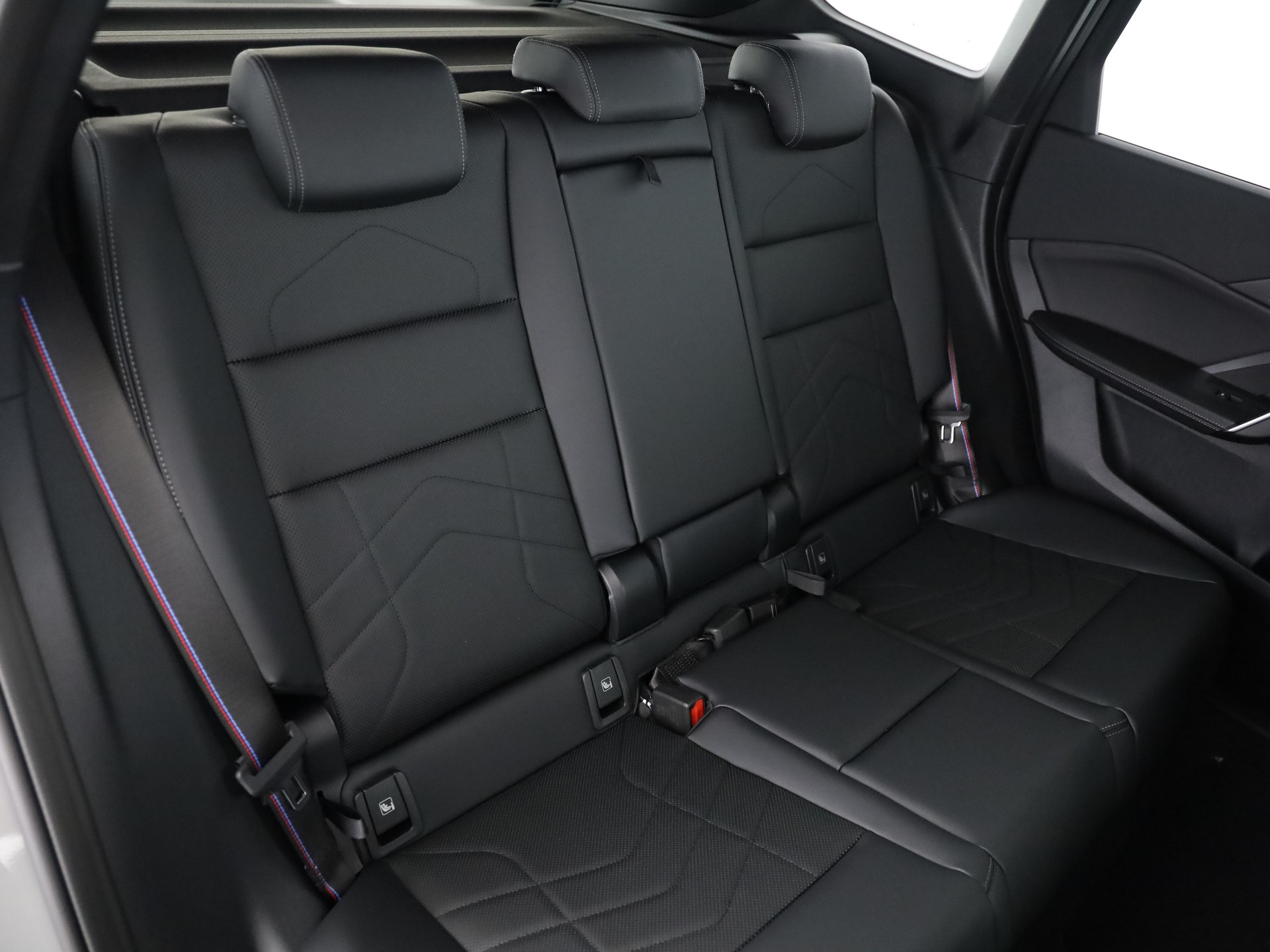 BMW iX1 30 xDrive-image-14