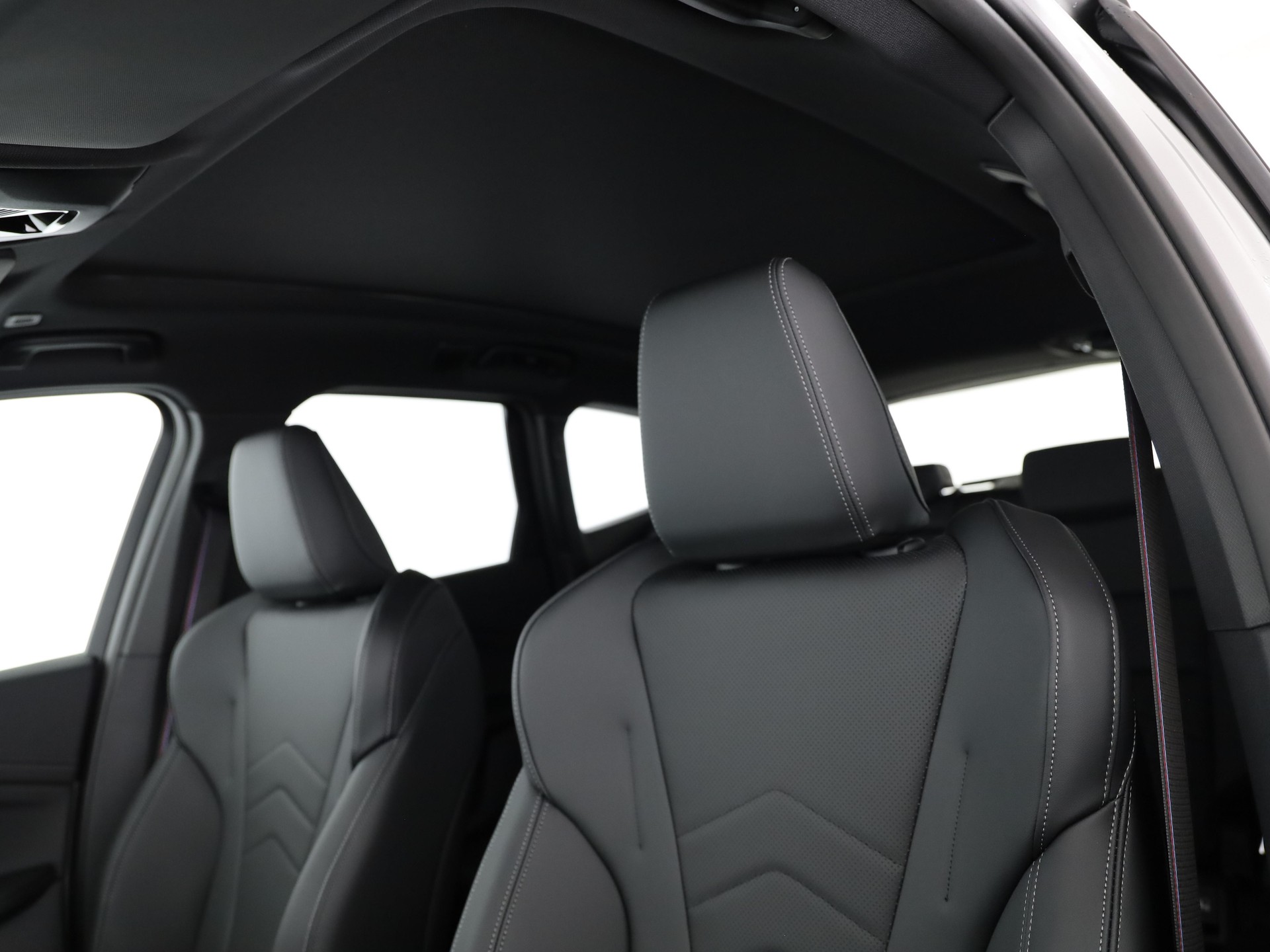 BMW iX1 30 xDrive-image-11