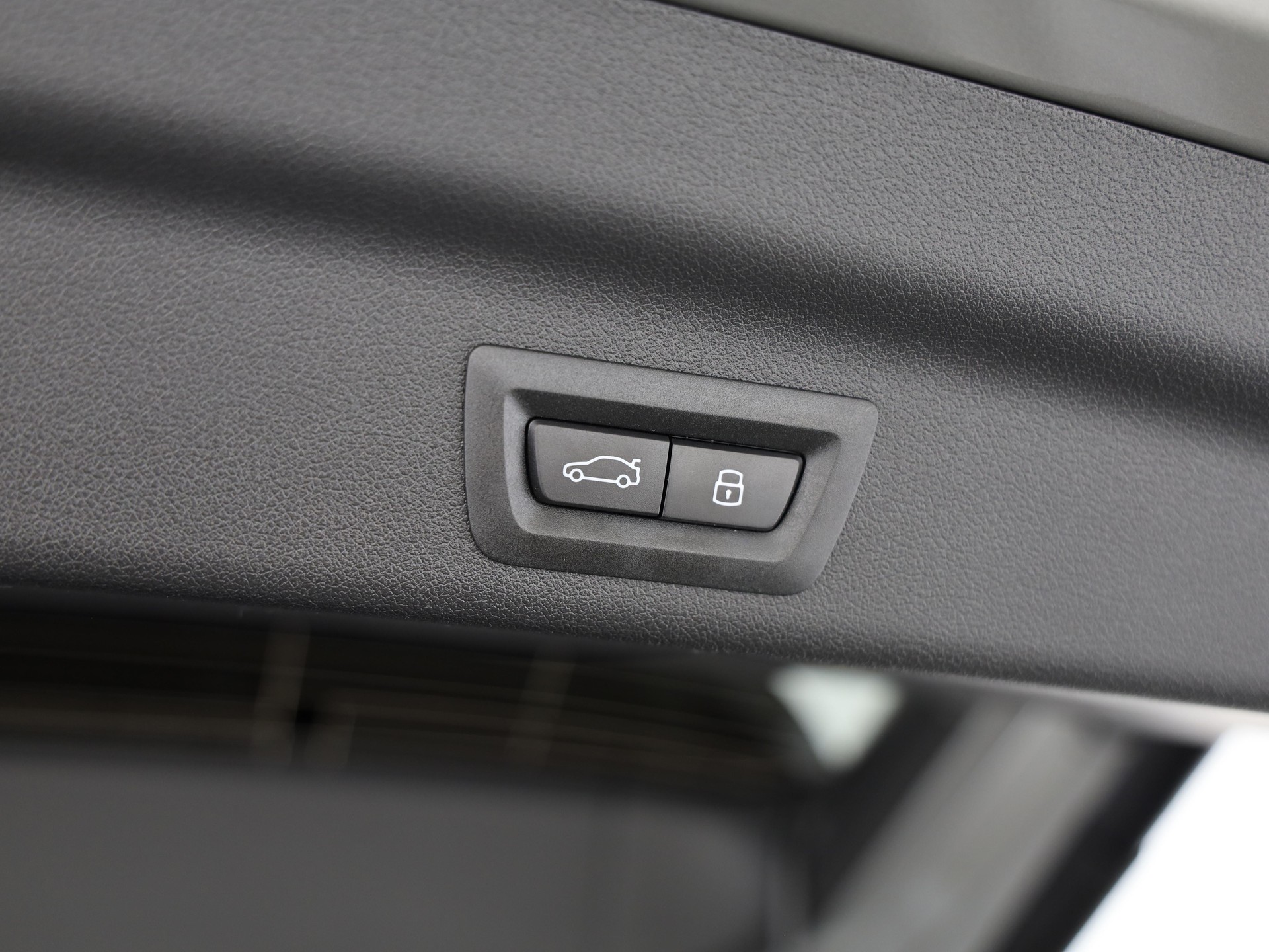 BMW iX1 30 xDrive-image-7