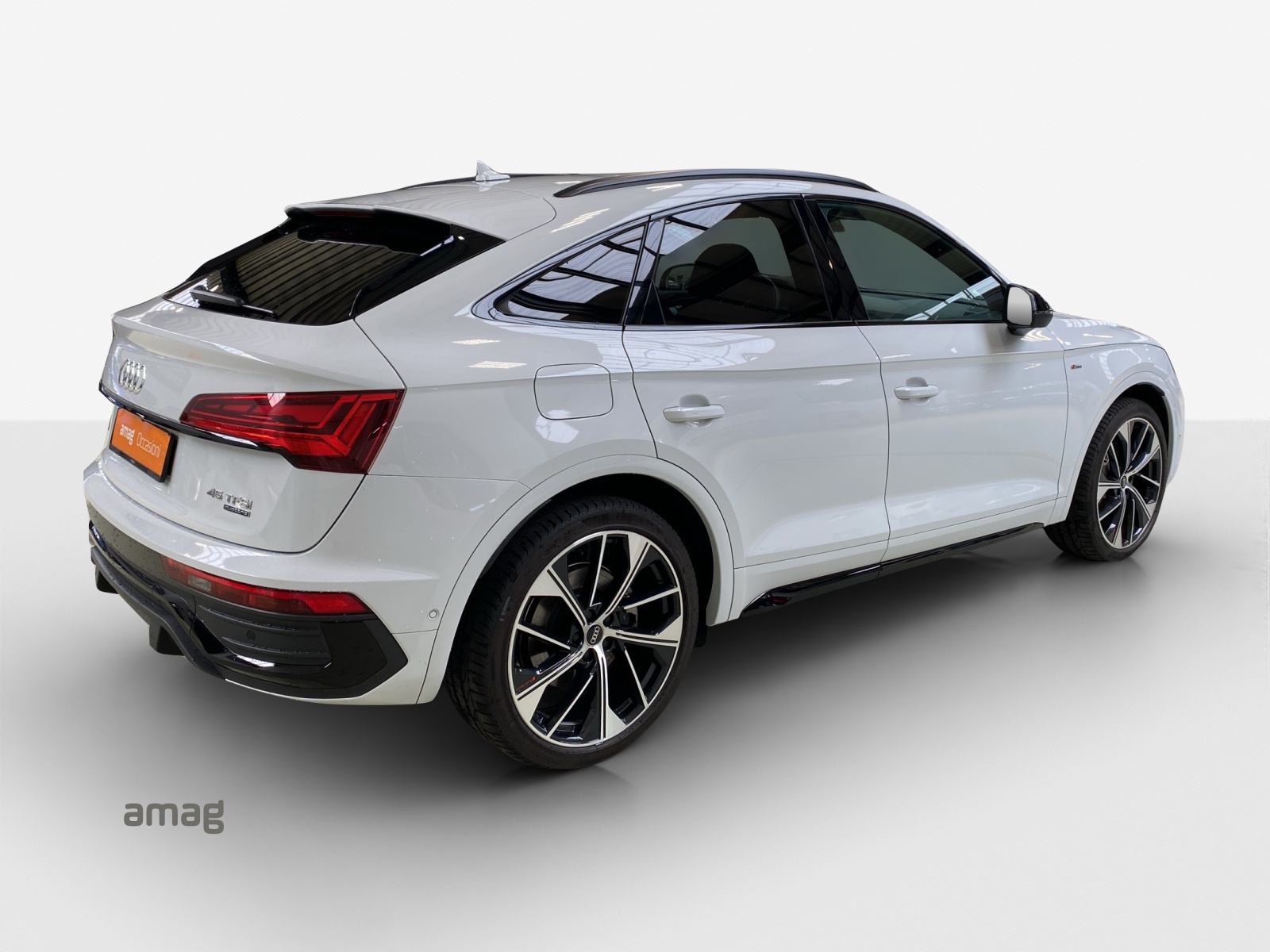 AUDI Q5 Sportback 45 TFSI Black Edition quattro S-tronic-image-4