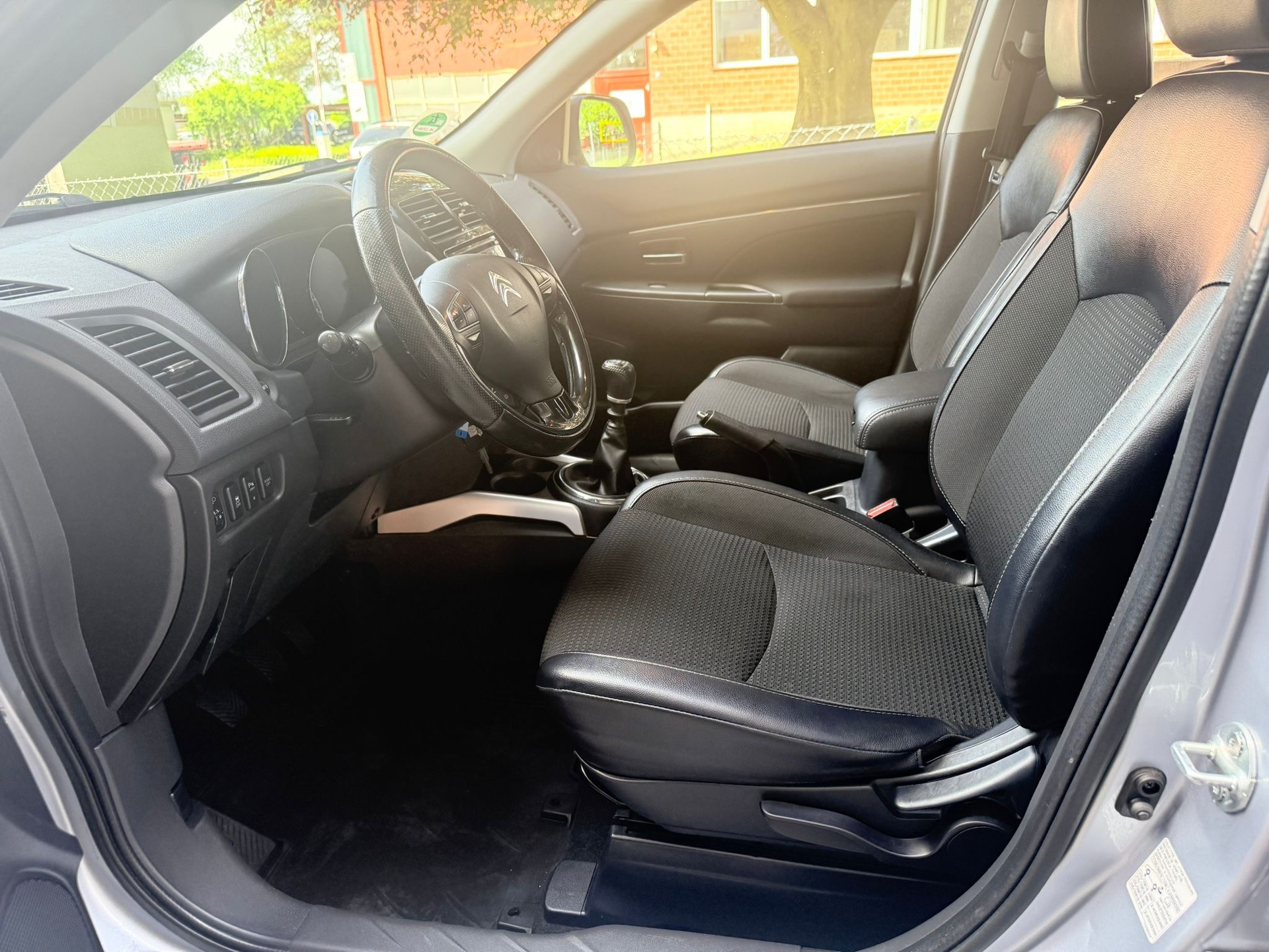CITROEN C4 Aircross 1.6 HDi Collection 4WD-image-5