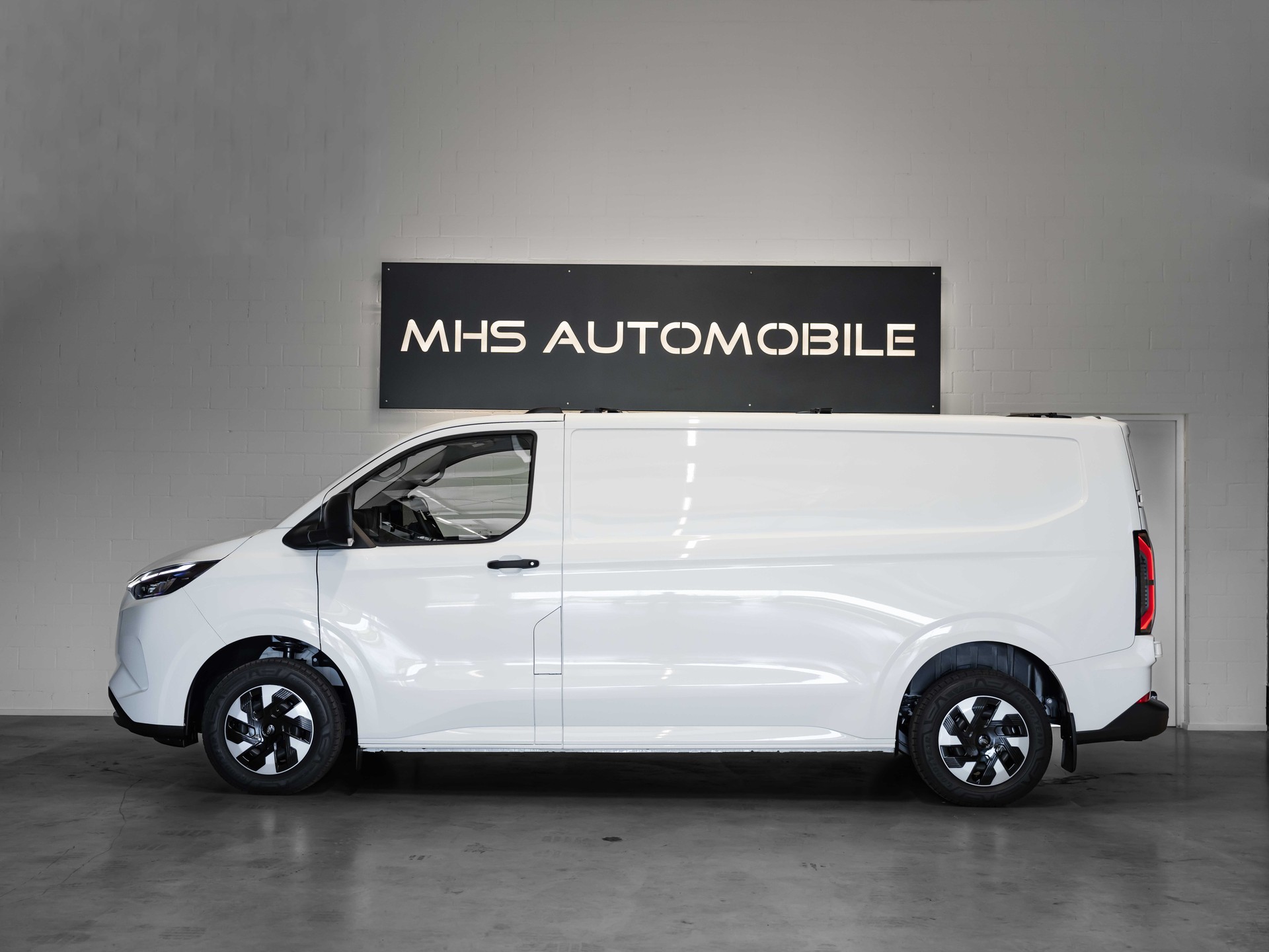 FORD Transit Custom Van 340 L2H1 65kWh Trend 3500KG ANHÄNGELAST-showroom-element-3