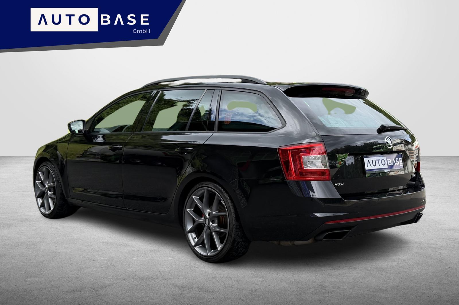 SKODA Octavia Combi 2.0 TDI RS 4x4 DSG * CH Fahrzeug *-image-2