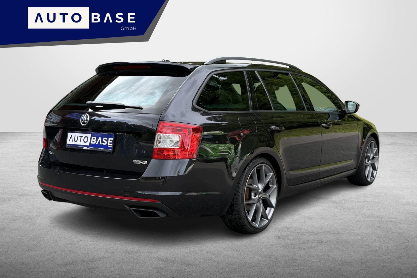 SKODA Octavia Combi 2.0 TDI RS 4x4 DSG * CH Fahrzeug *-image-4