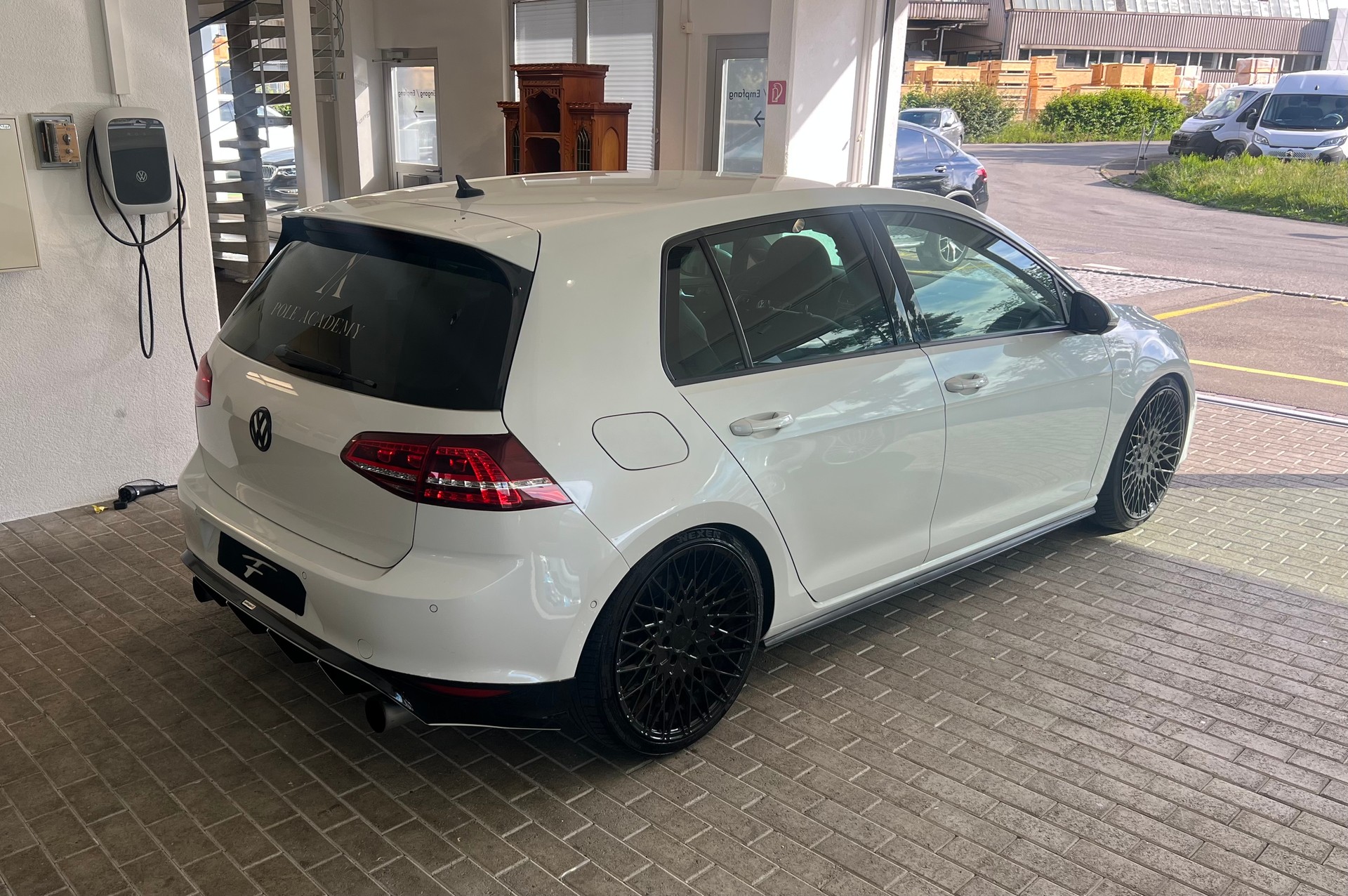 VW Golf 2.0 TSI GTI Performance DSG 230PS-image-1