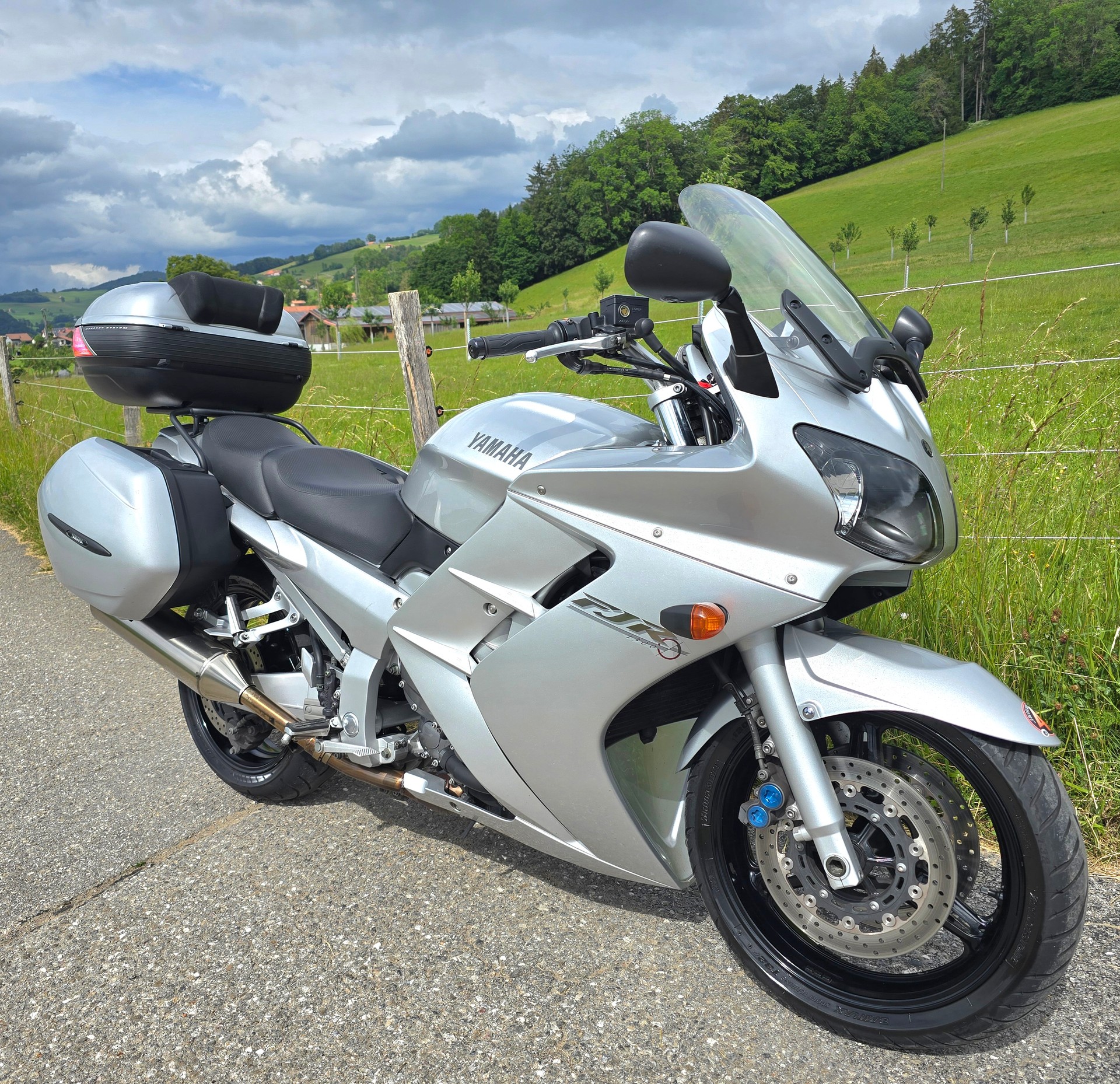YAMAHA FJR 1300-image-1