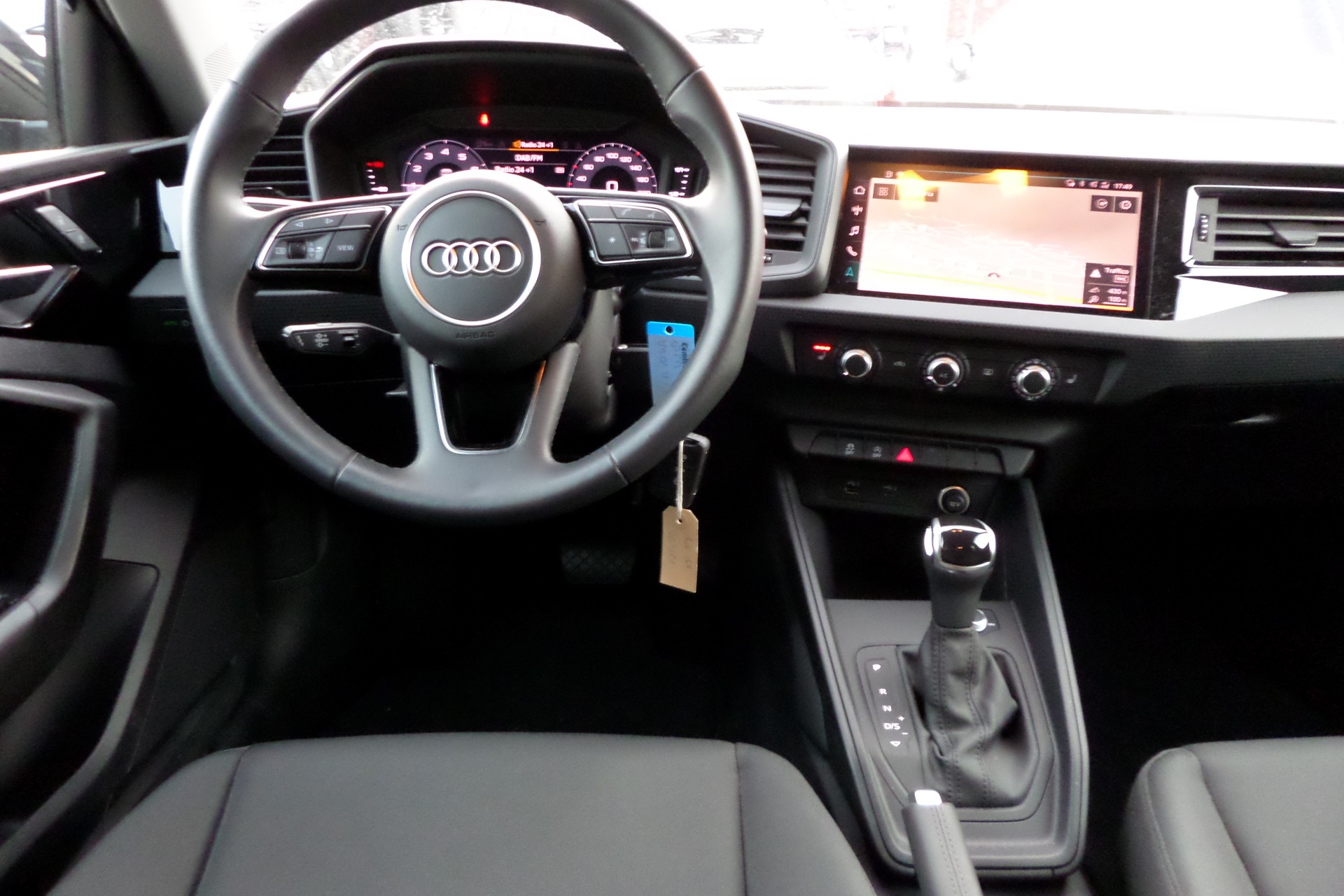AUDI A1 Sportback 30 TFSI advanced S-tronic-image-4