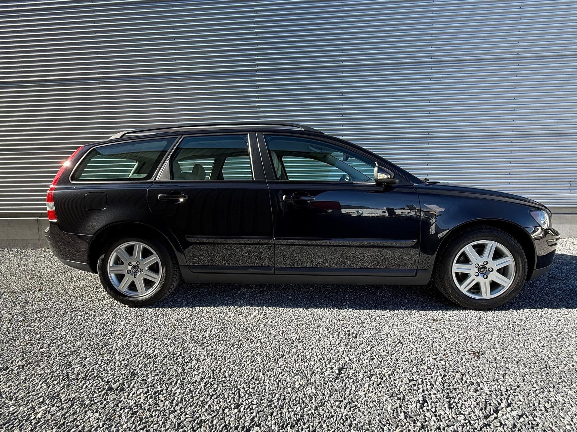 VOLVO V50 2.4i 20V Momentum-image-1