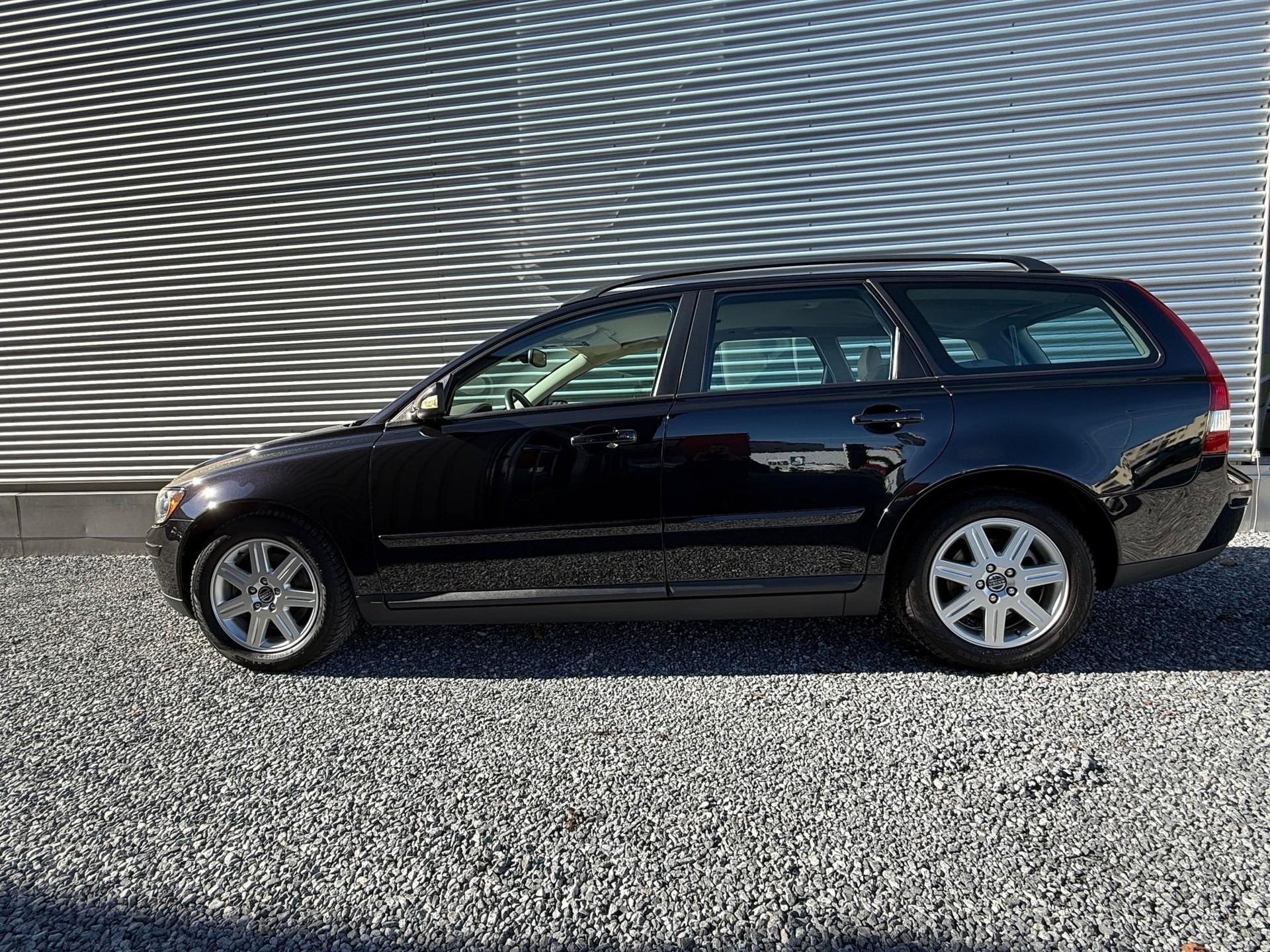 VOLVO V50 2.4i 20V Momentum-image-2