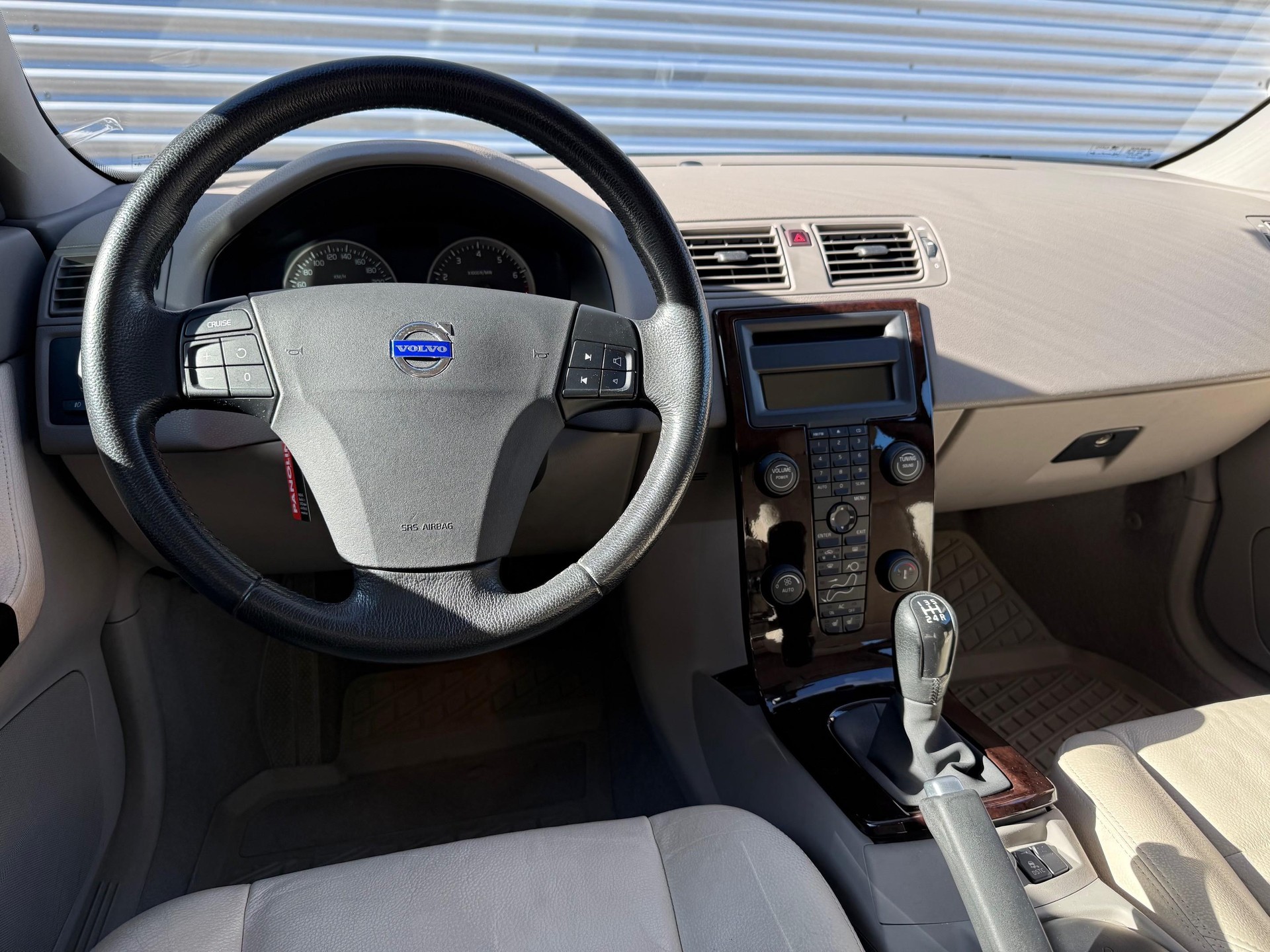VOLVO V50 2.4i 20V Momentum-image-3